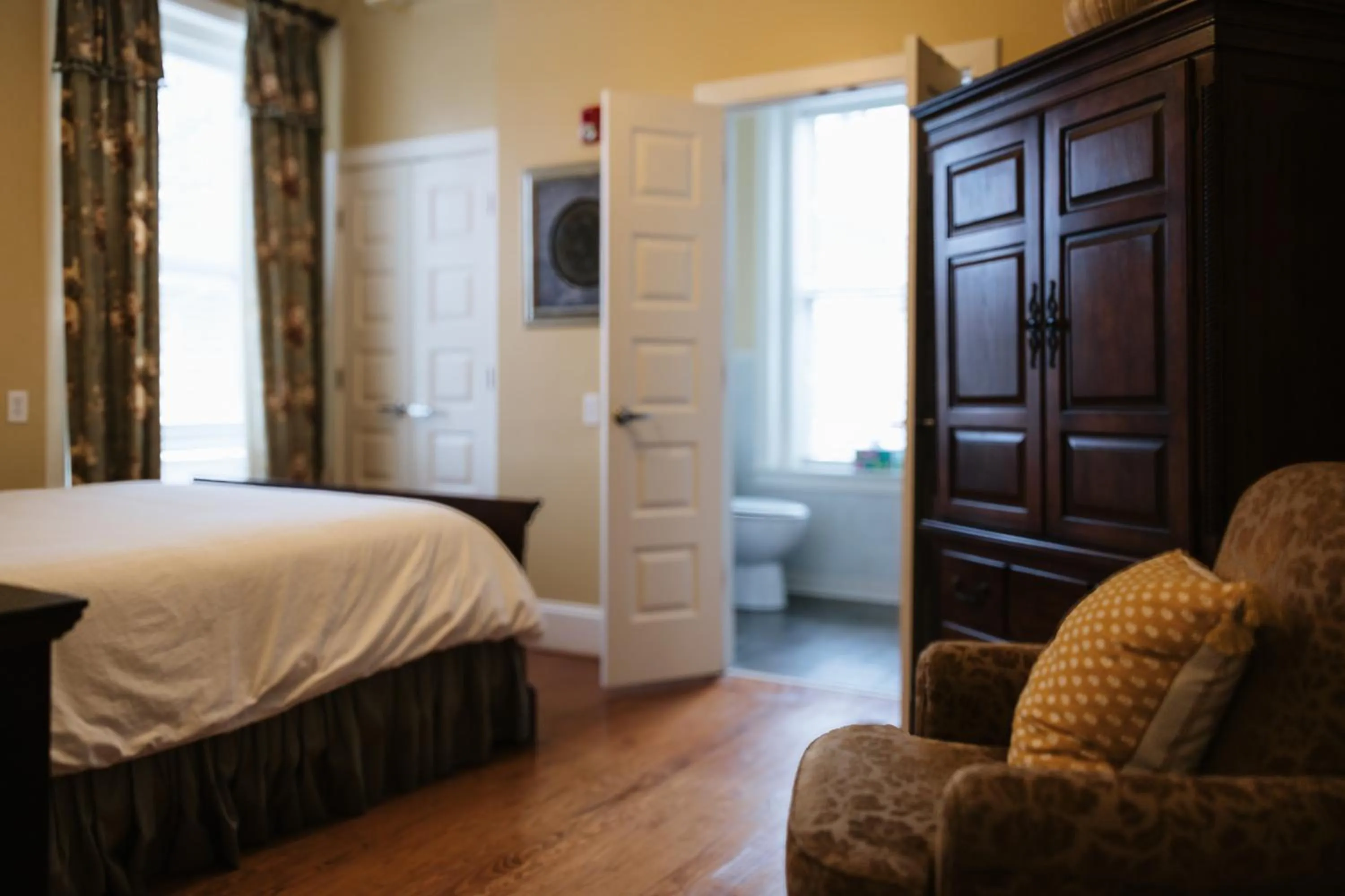 Bed in The Grand Lux Inn