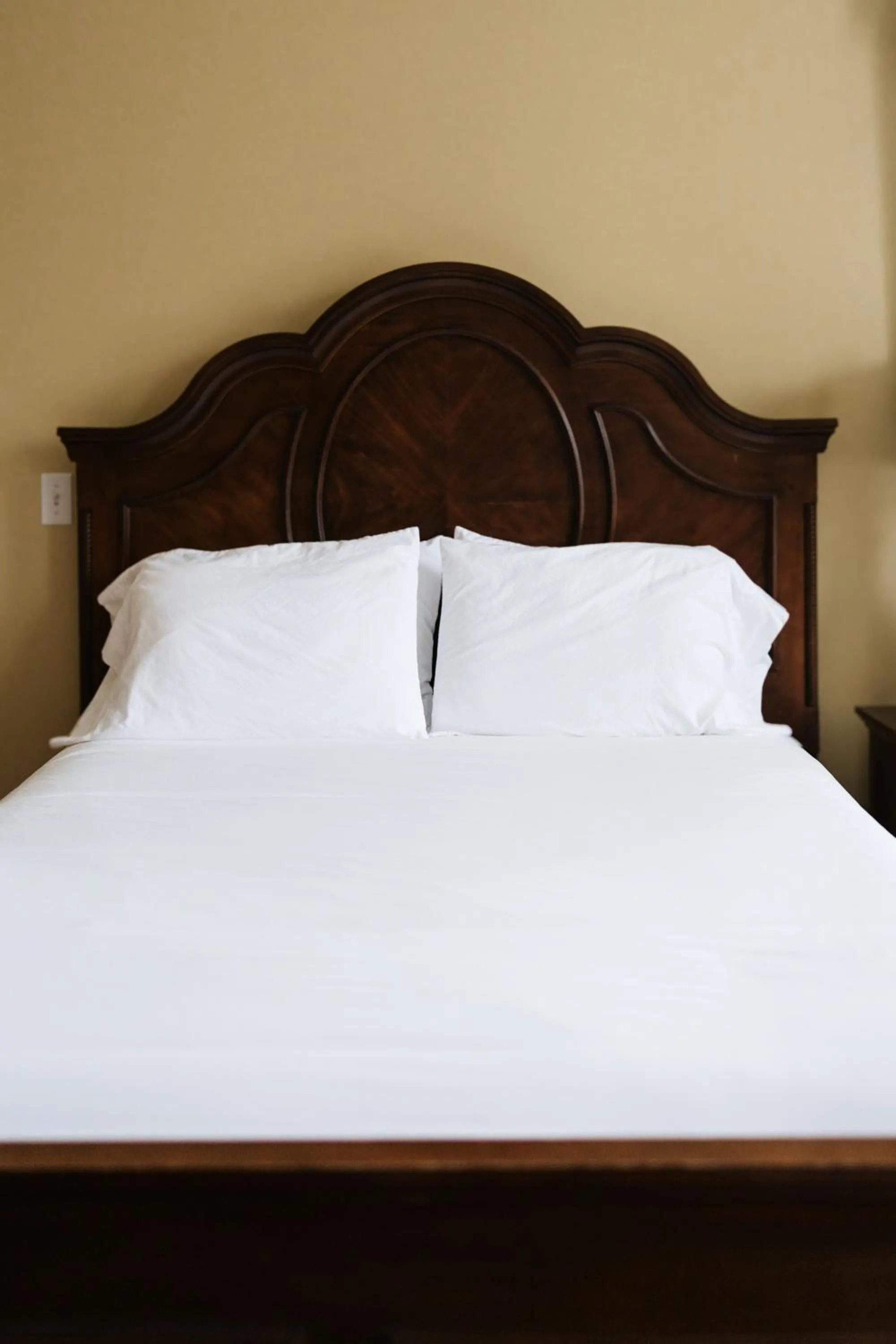 Bed in The Grand Lux Inn
