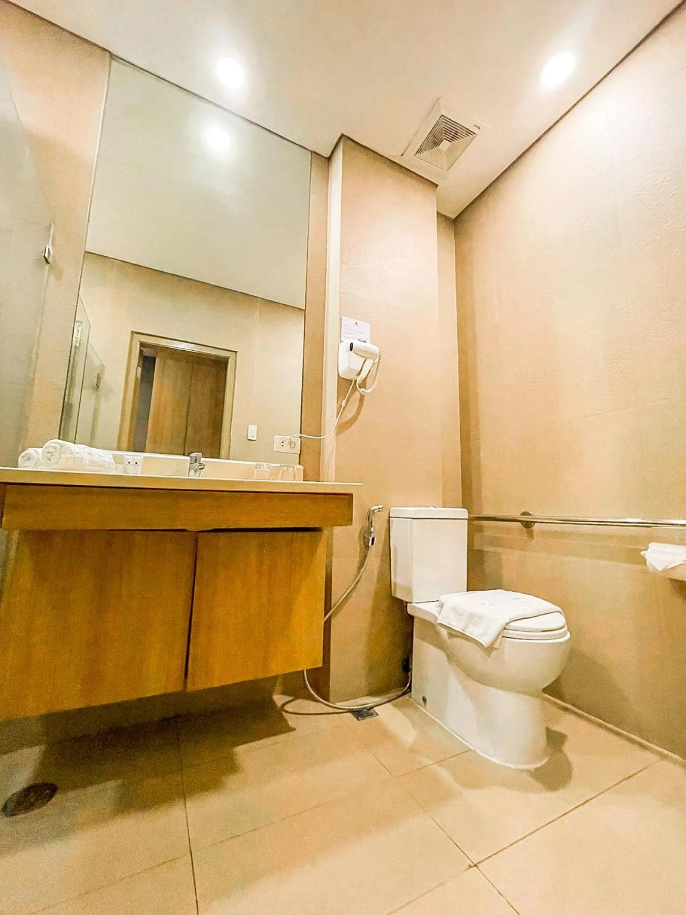 Toilet in Madison 101 Hotel + Tower