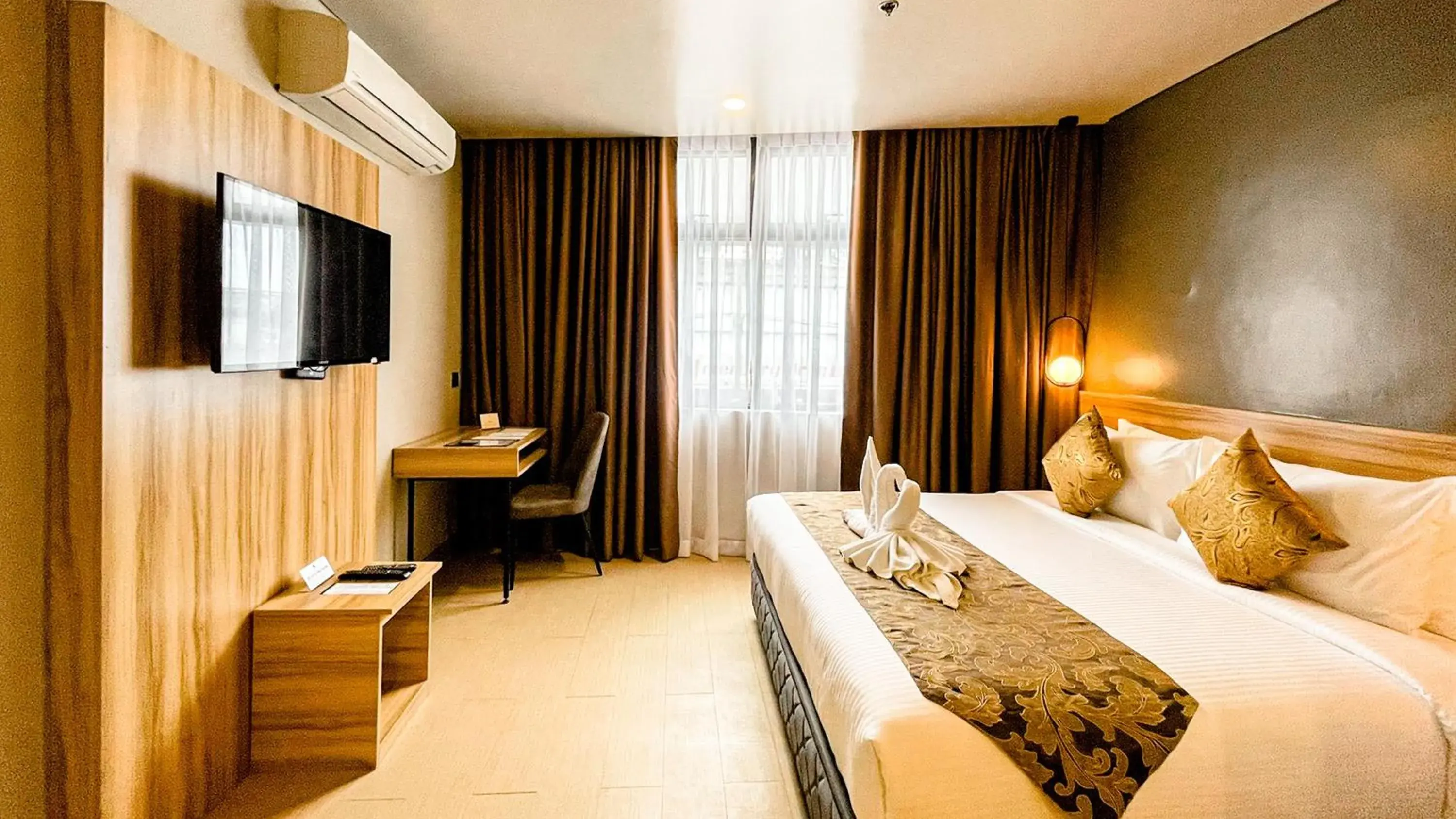 Bedroom, Bed in Madison 101 Hotel + Tower Bedroom, Bed in Madison 101 Hotel + Tower