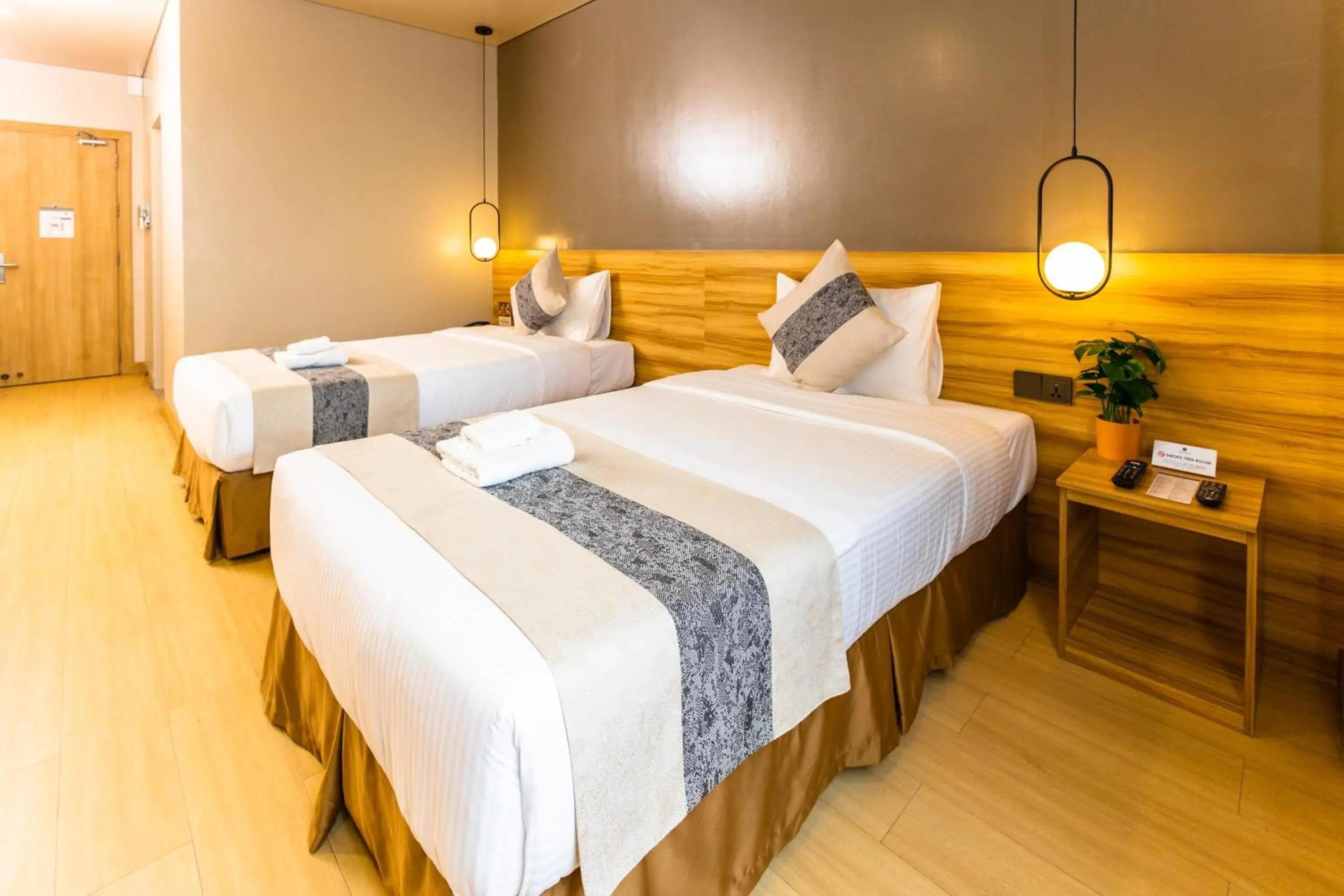 Superior Double Room in Madison 101 Hotel + Tower Superior Double Room in Madison 101 Hotel + Tower