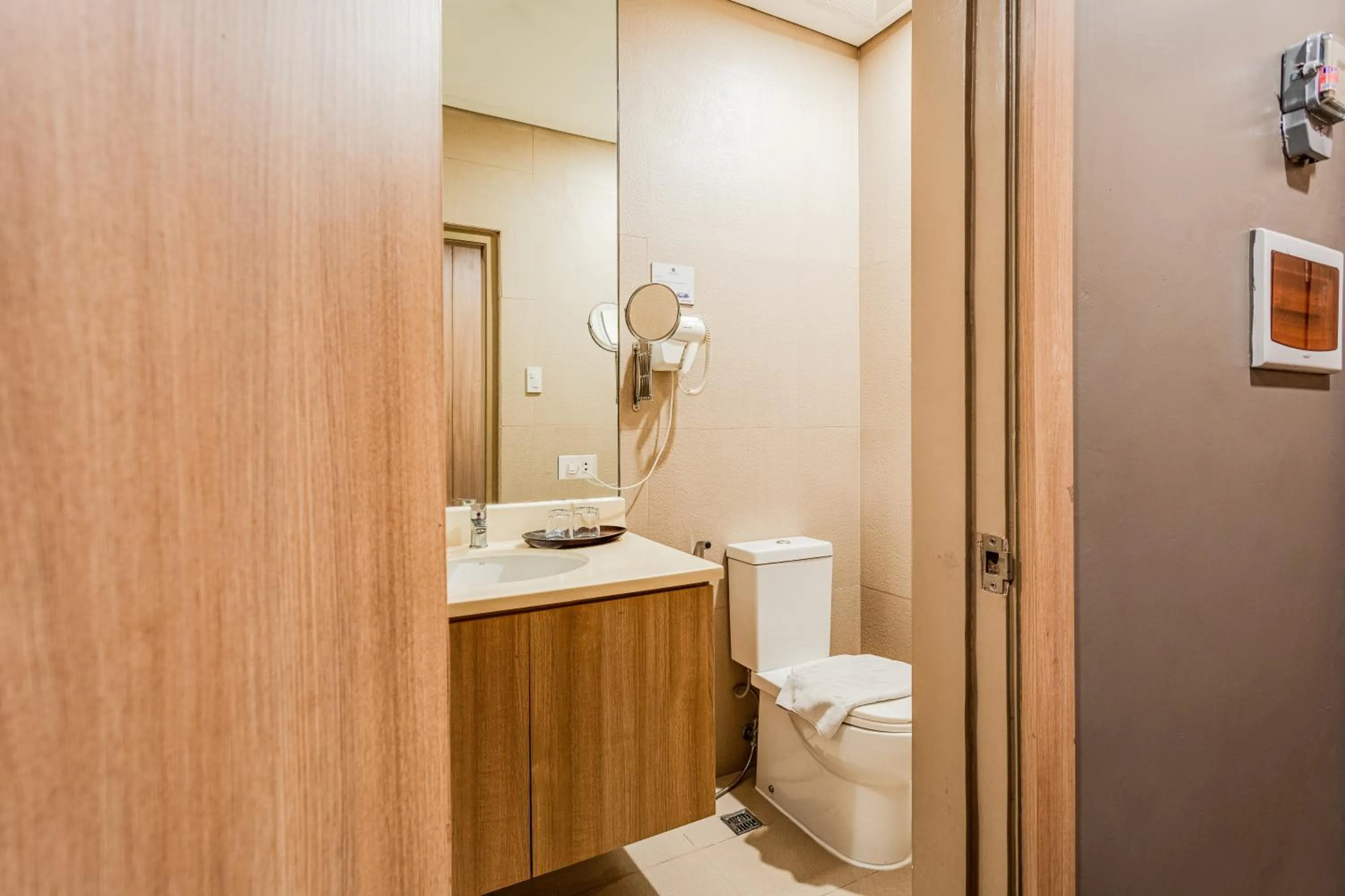 Toilet in Madison 101 Hotel + Tower