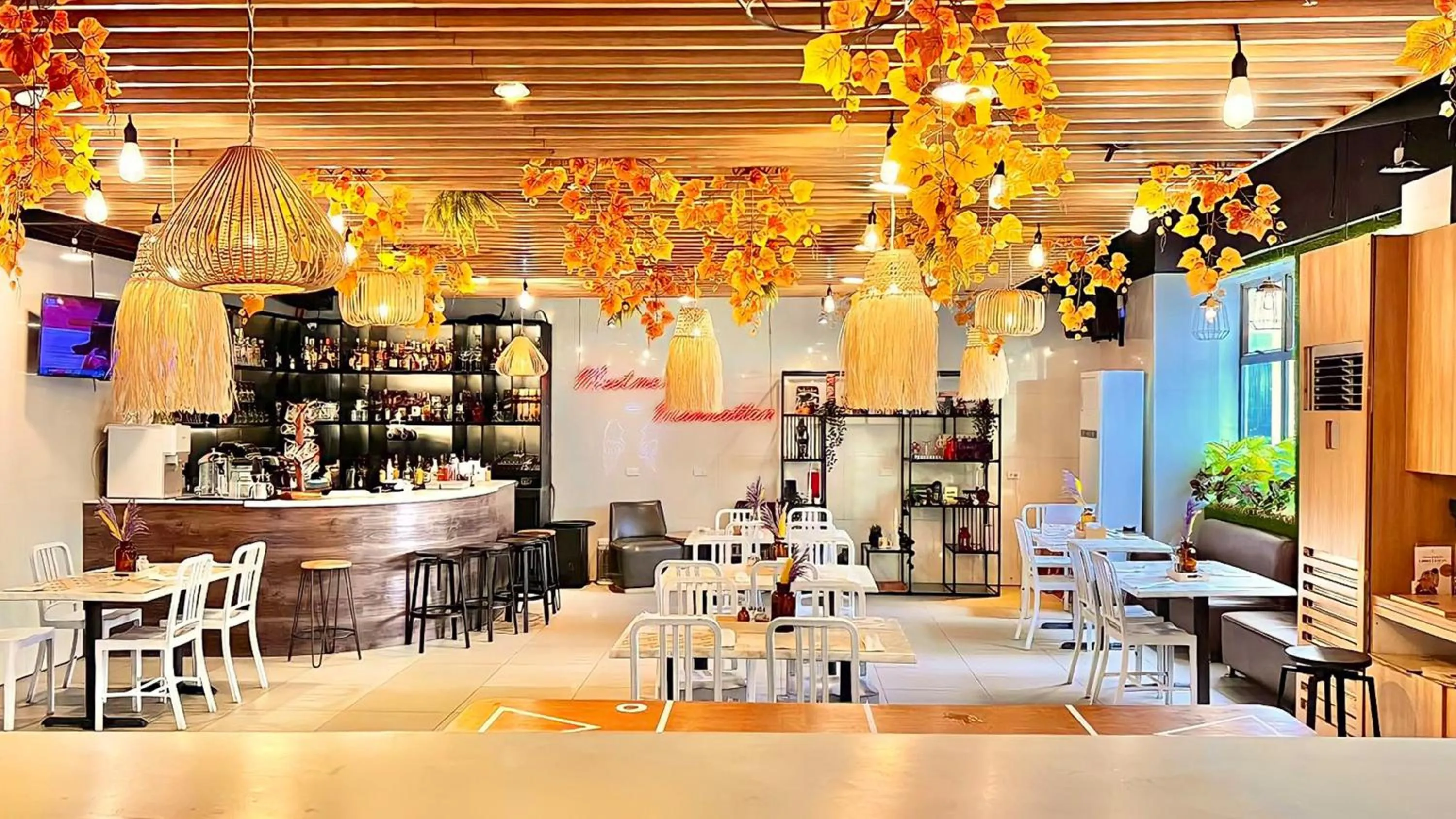 Restaurant/places to eat in Madison 101 Hotel + Tower