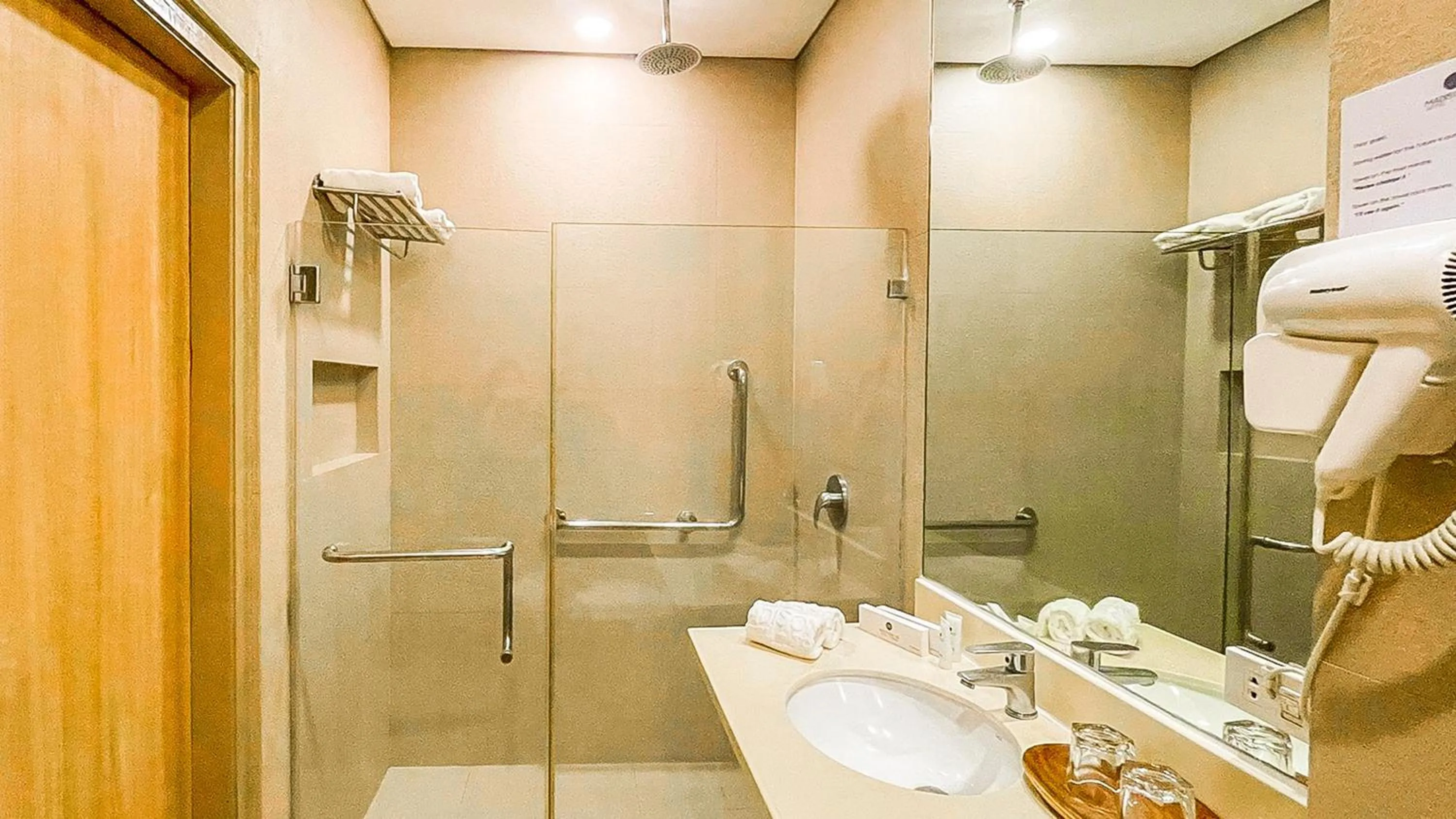 Toilet in Madison 101 Hotel + Tower