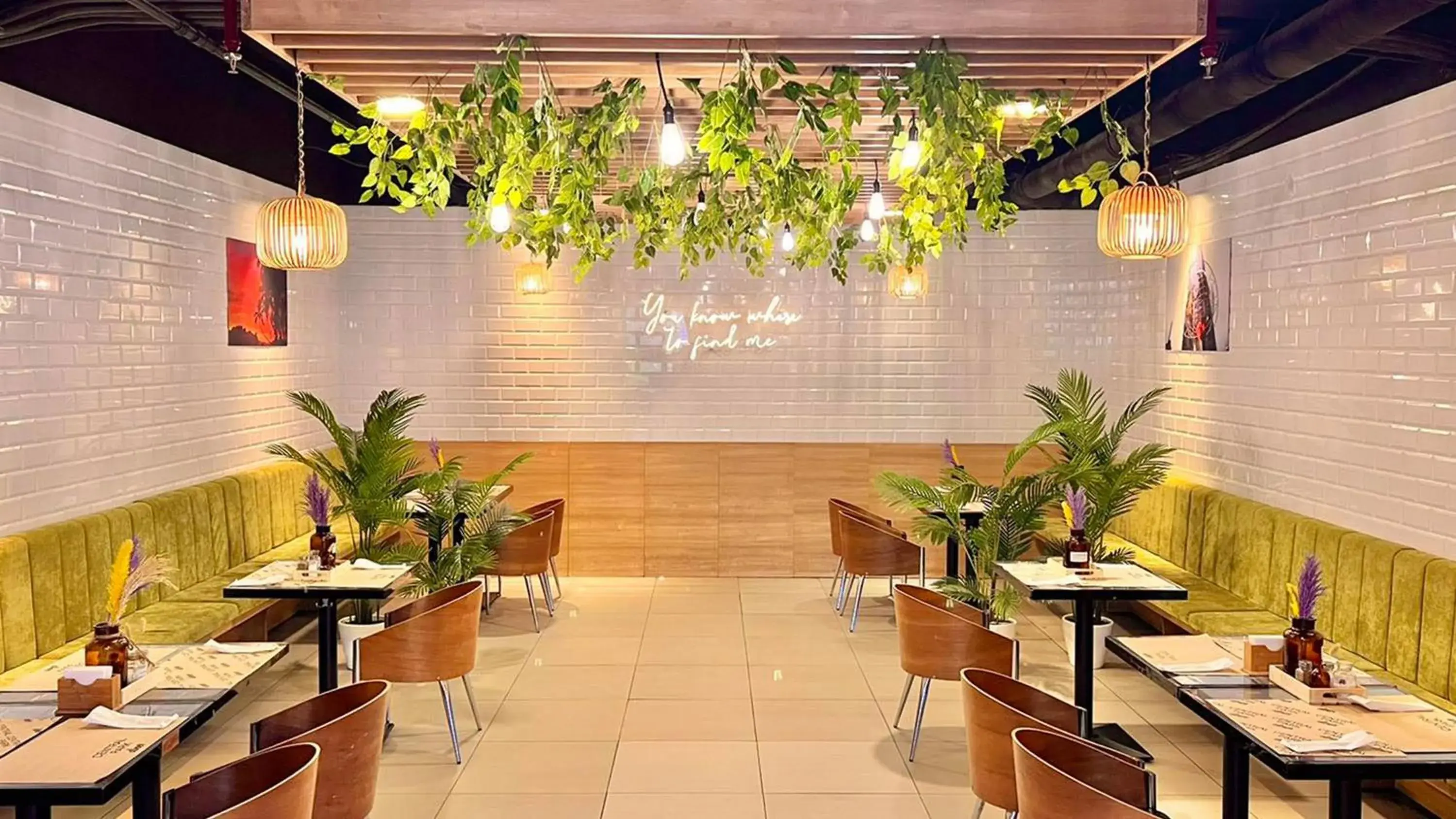 Restaurant/places to eat in Madison 101 Hotel + Tower Restaurant/places to eat in Madison 101 Hotel + Tower