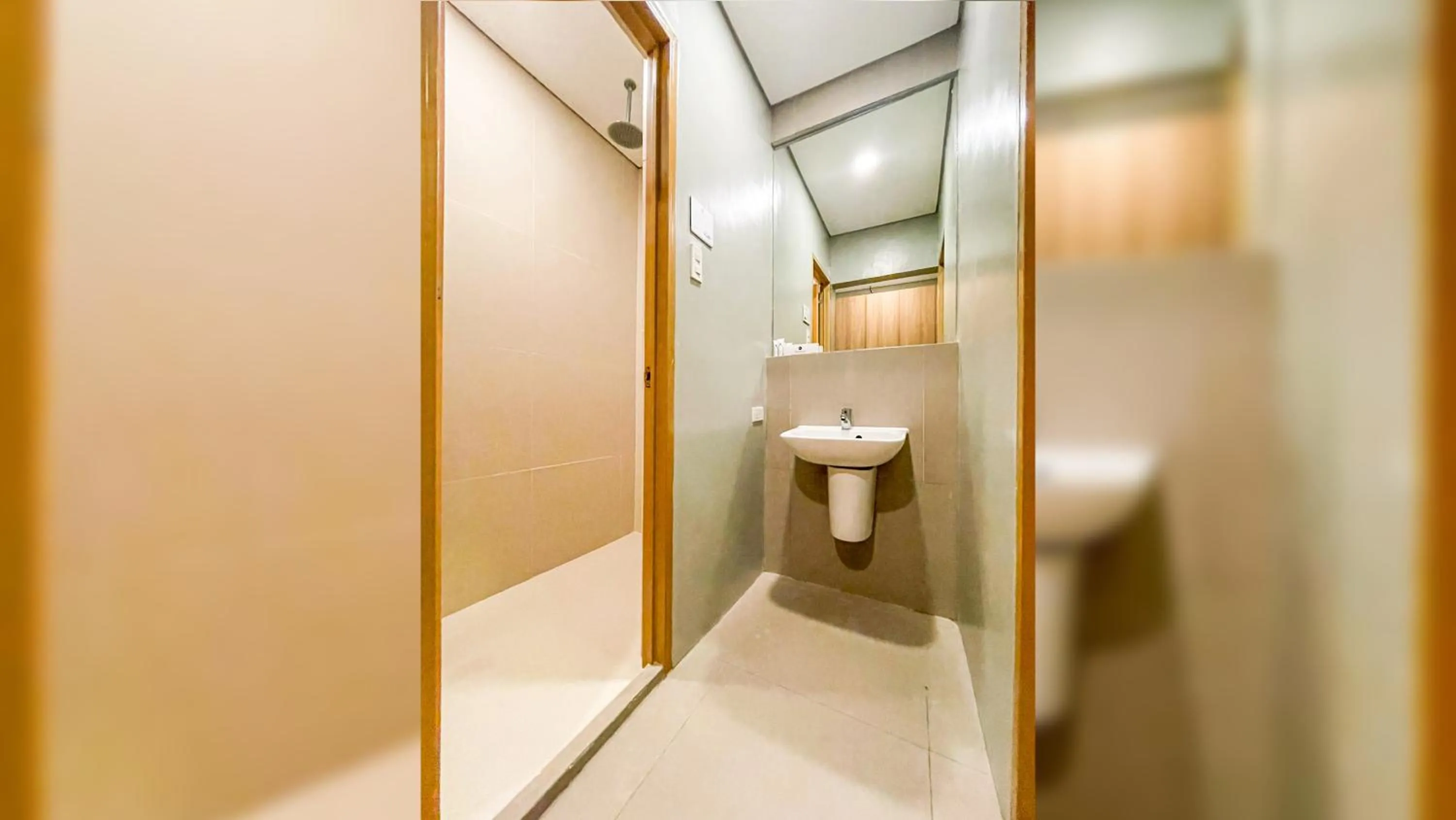 Toilet in Madison 101 Hotel + Tower