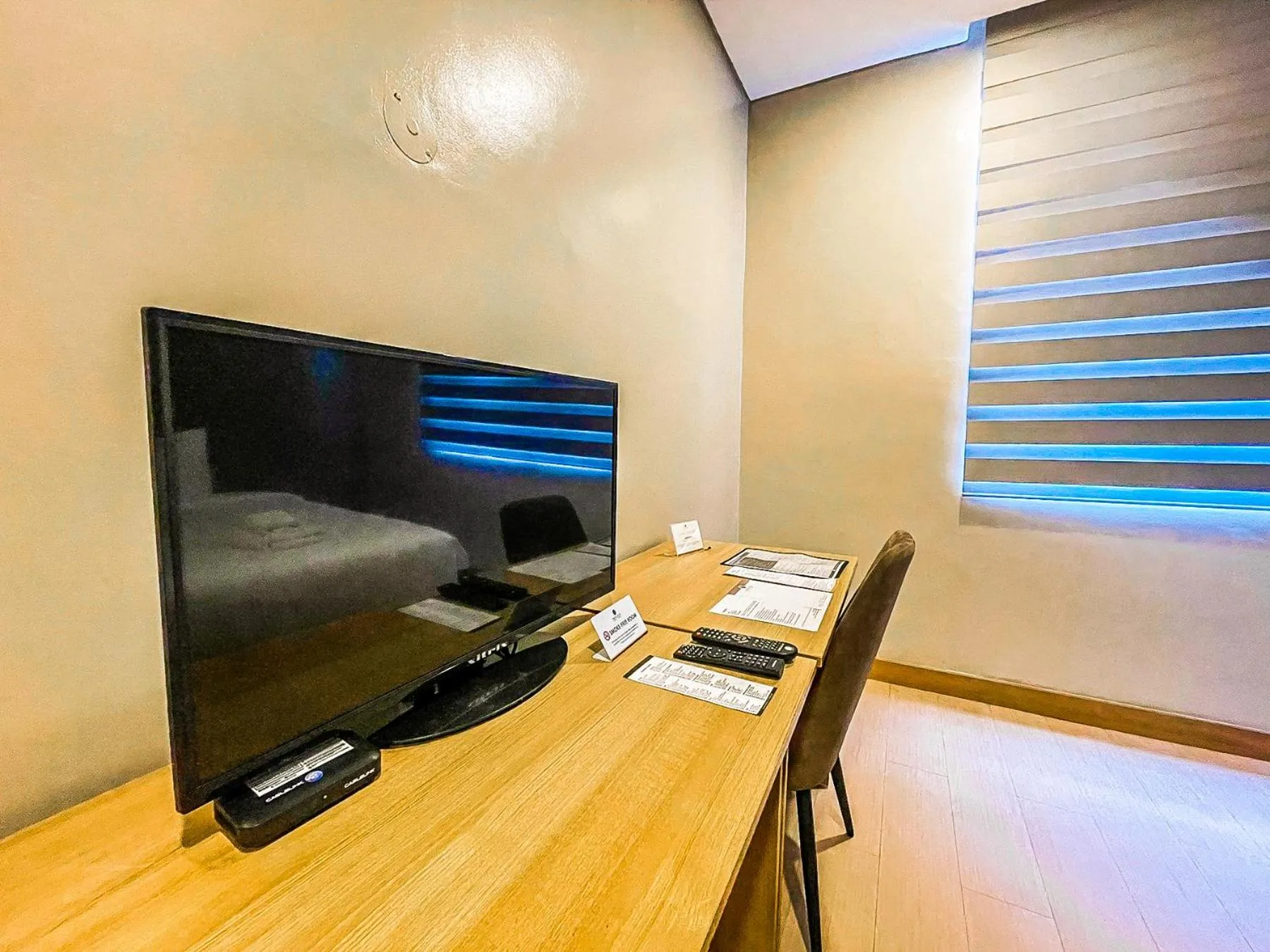 TV and multimedia in Madison 101 Hotel + Tower