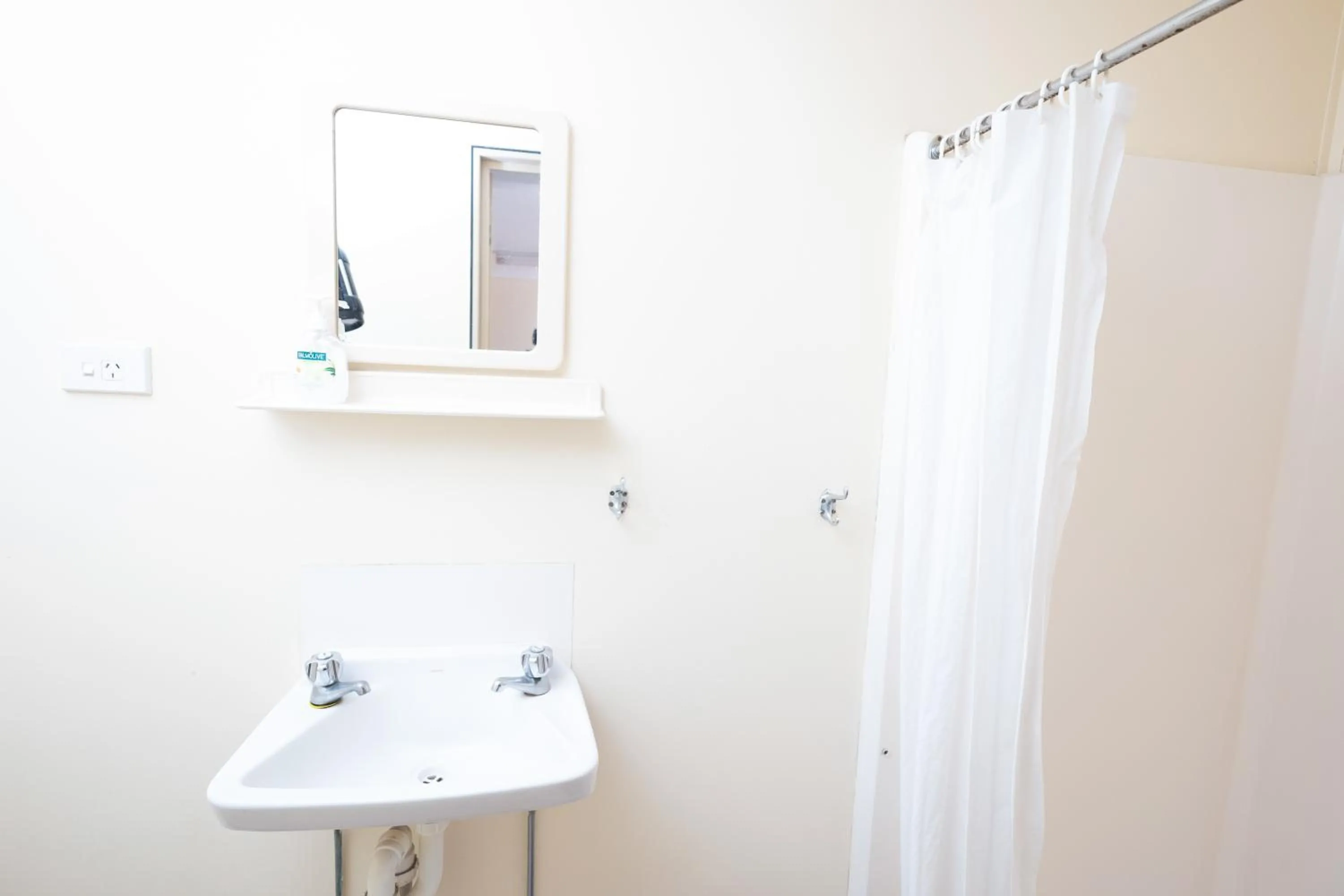Bathroom in Rockhampton Backpackers