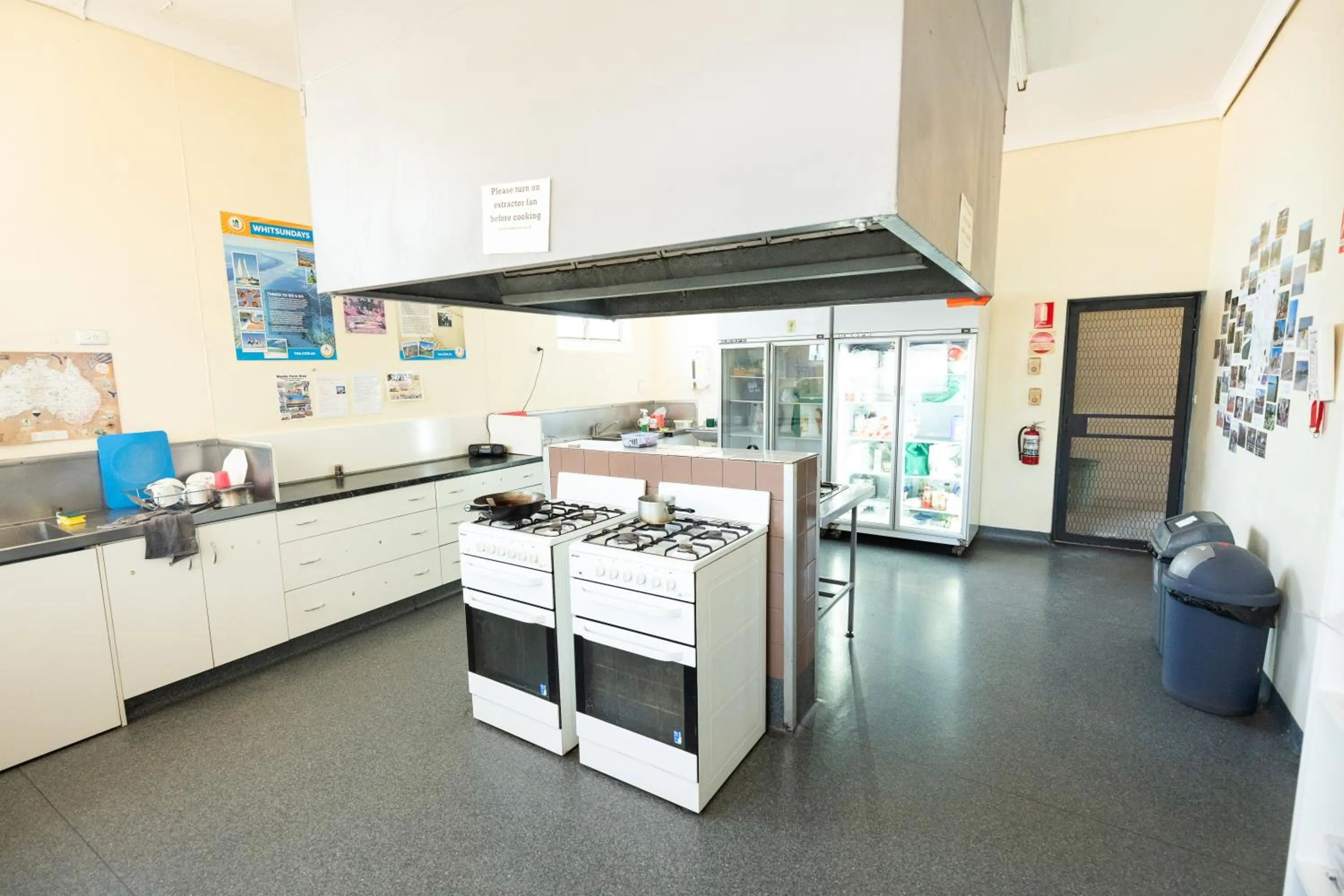 Communal kitchen in Rockhampton Backpackers