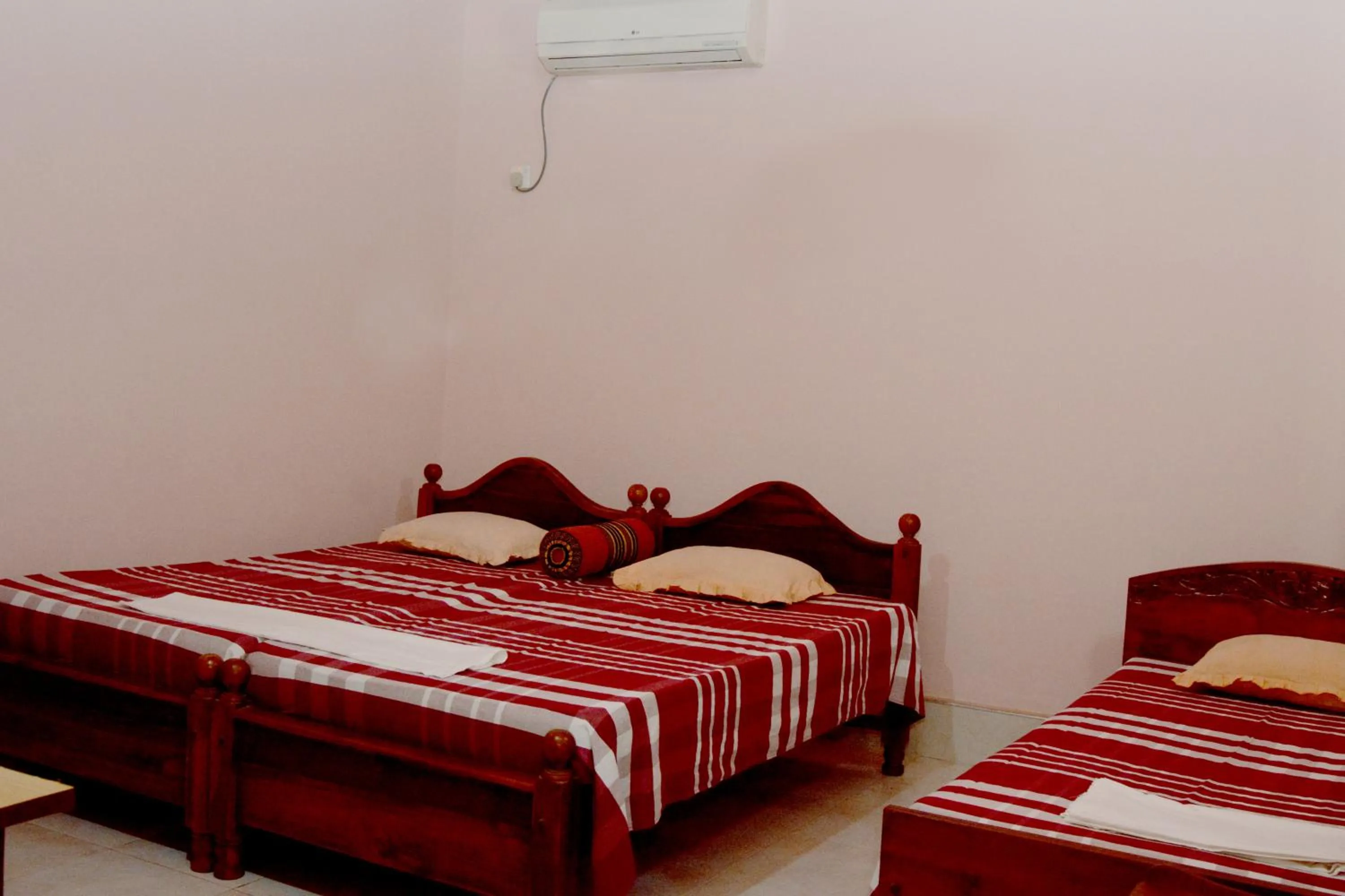 Deluxe Triple Room - single occupancy in Sunny Lanka Guest House