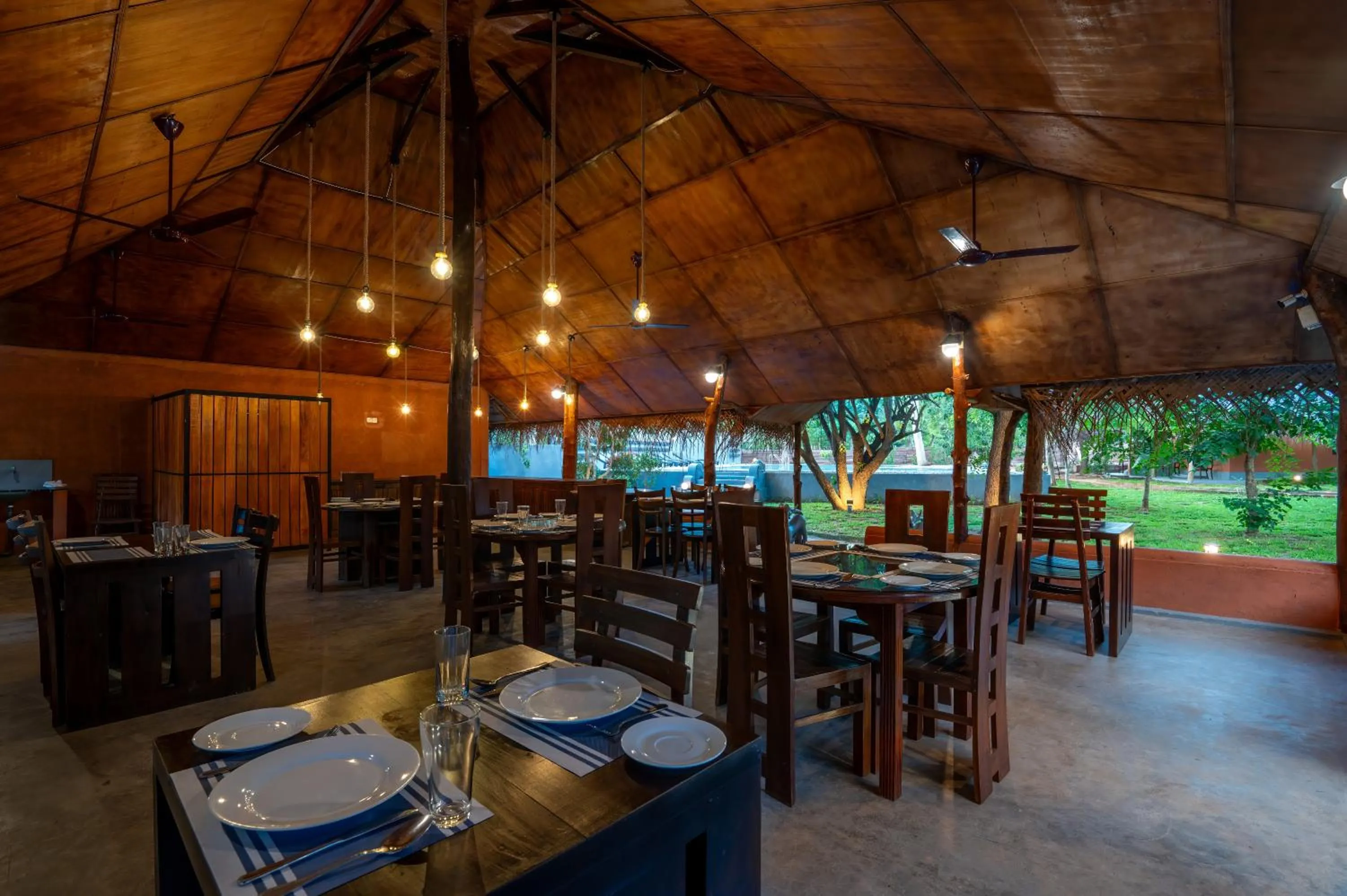 Restaurant/places to eat in La Cloudz Sigiriya