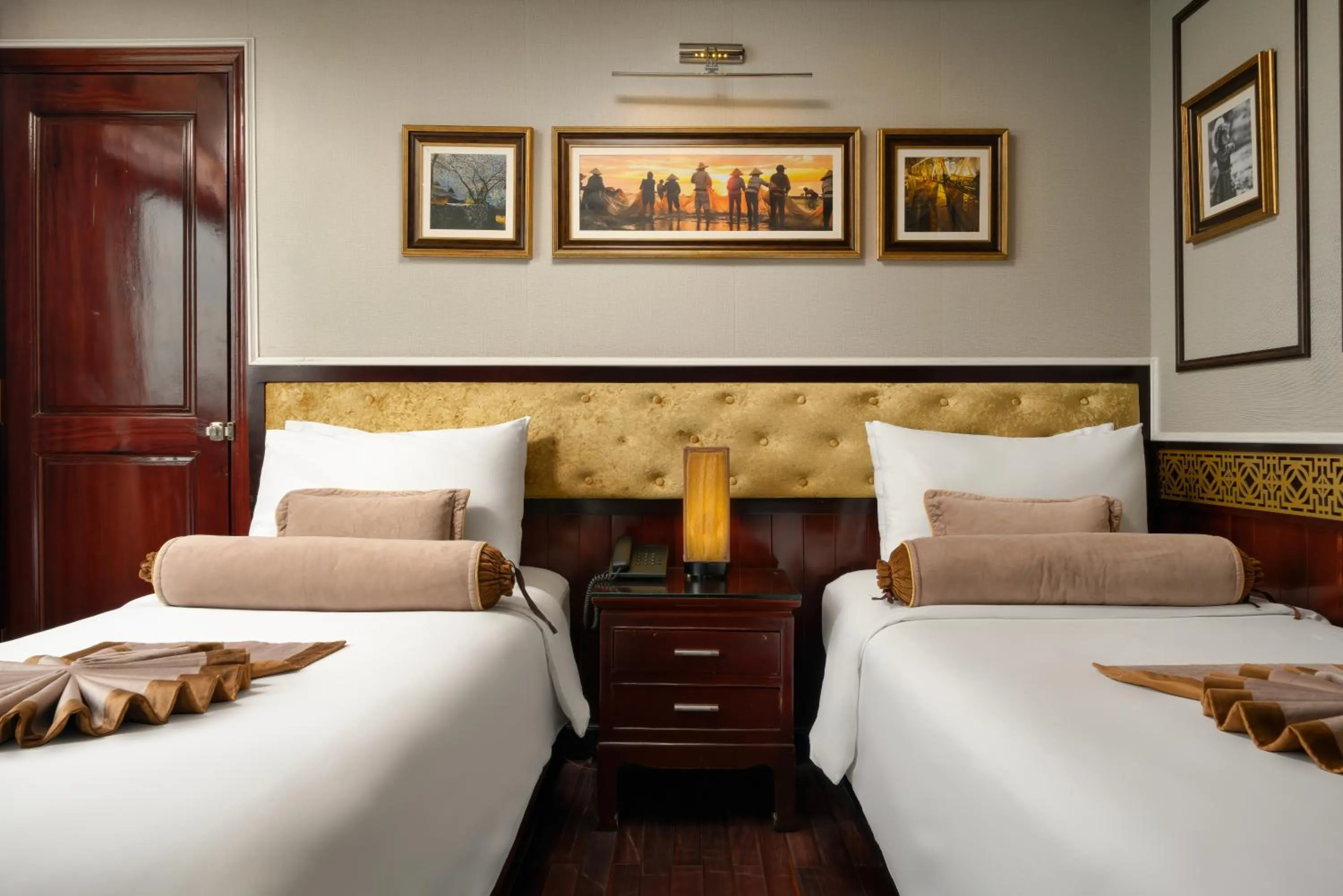 Bed in Swan Cruises Halong