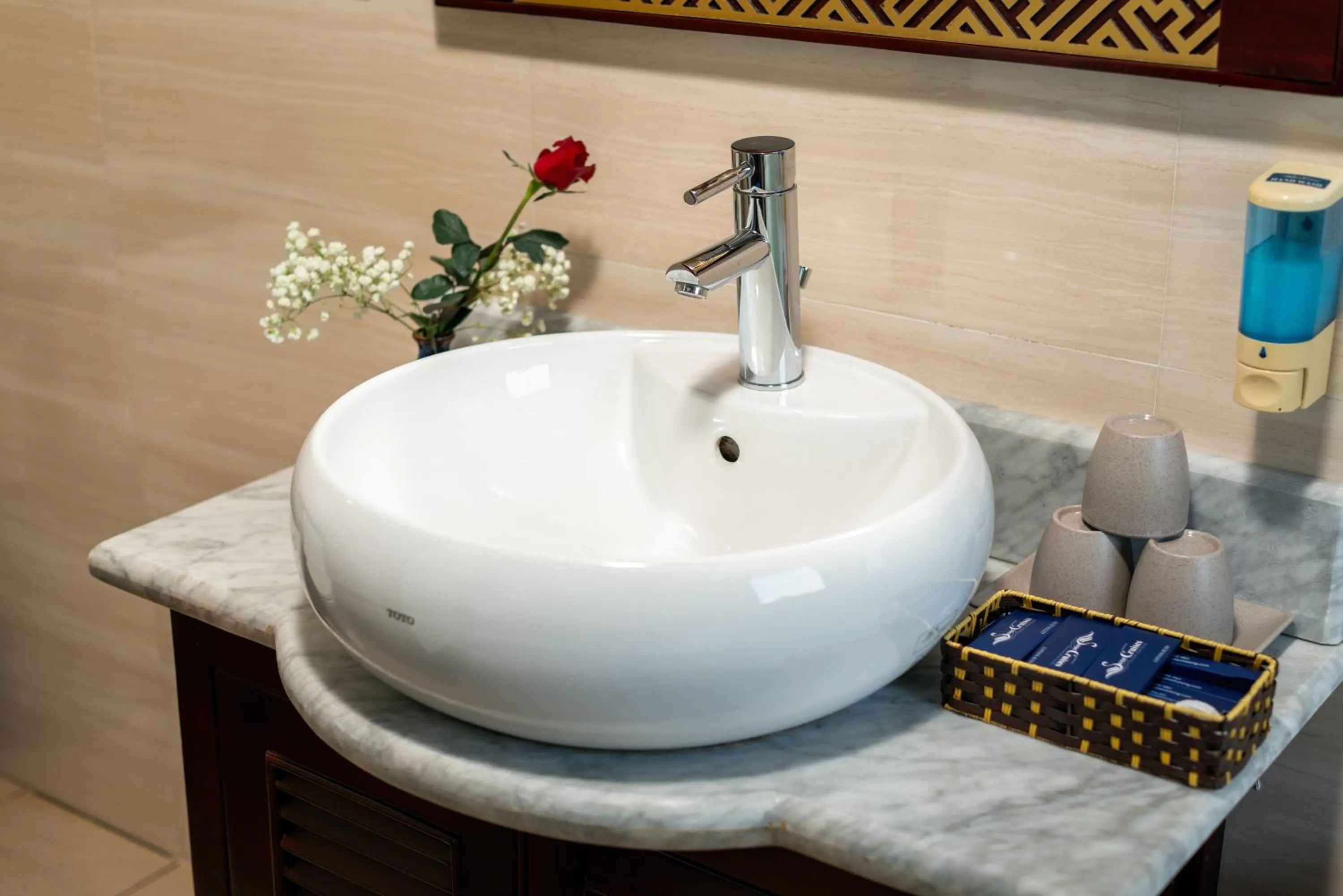 Bathroom in Swan Cruises Halong