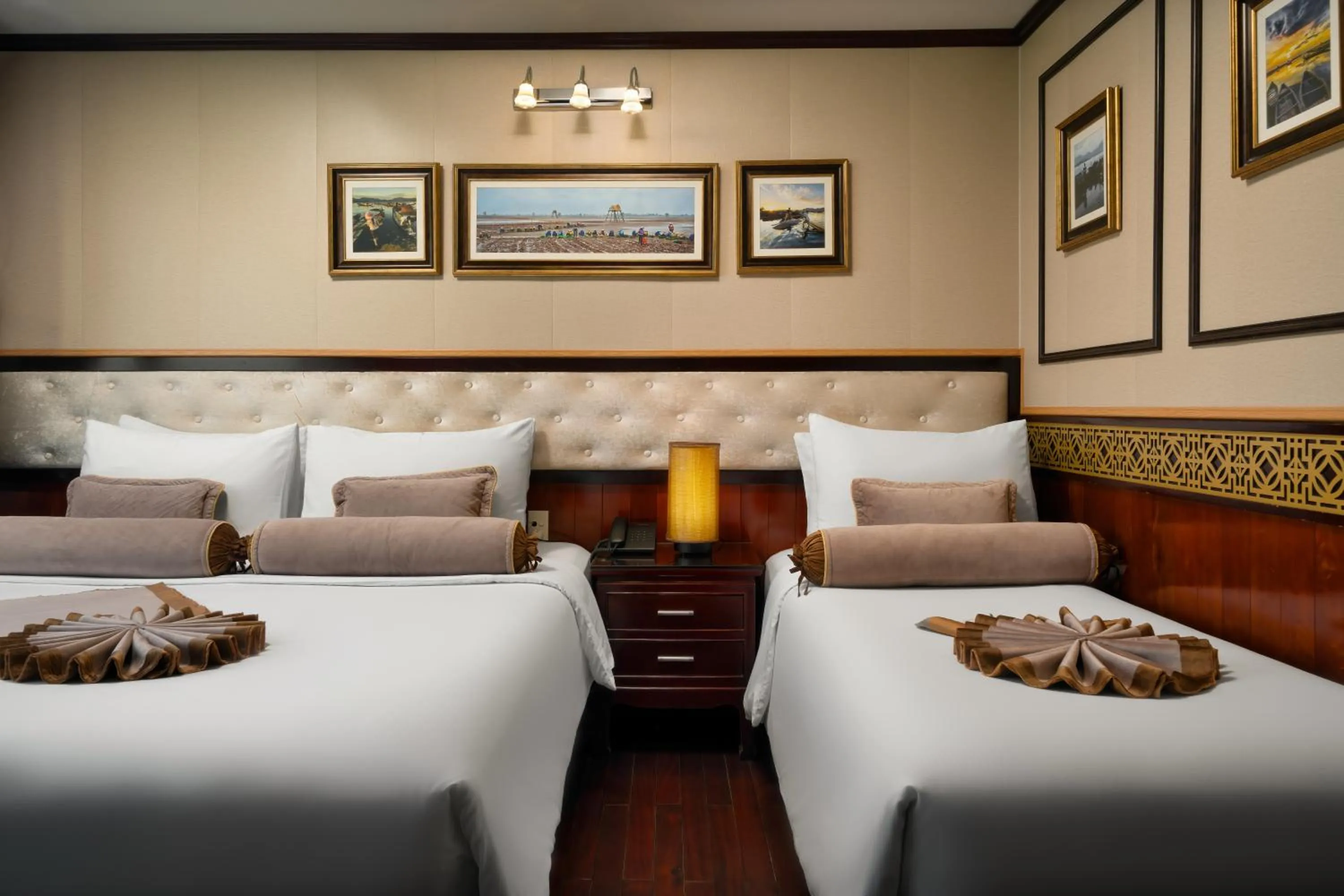 Bed in Swan Cruises Halong