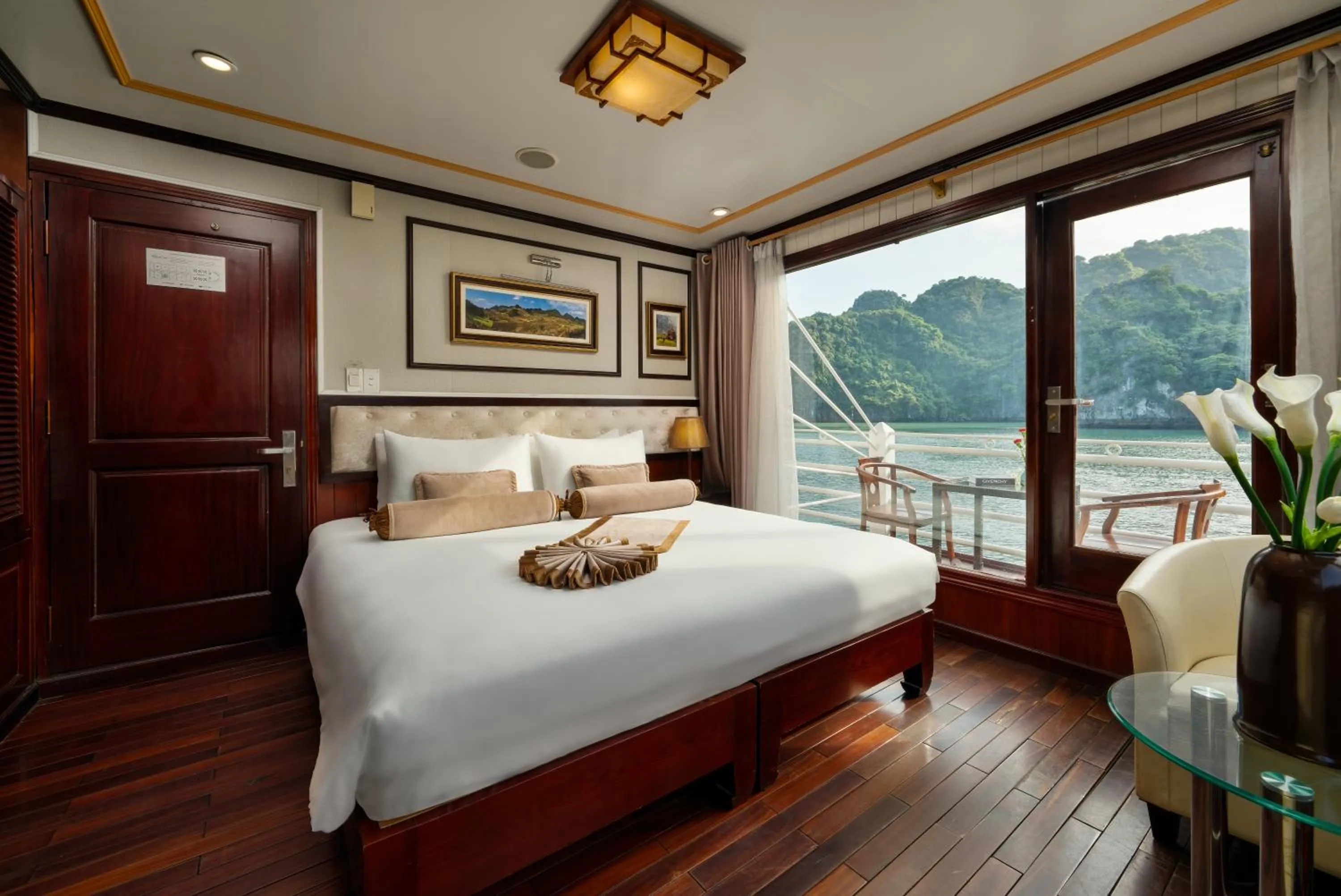 Bed in Swan Cruises Halong
