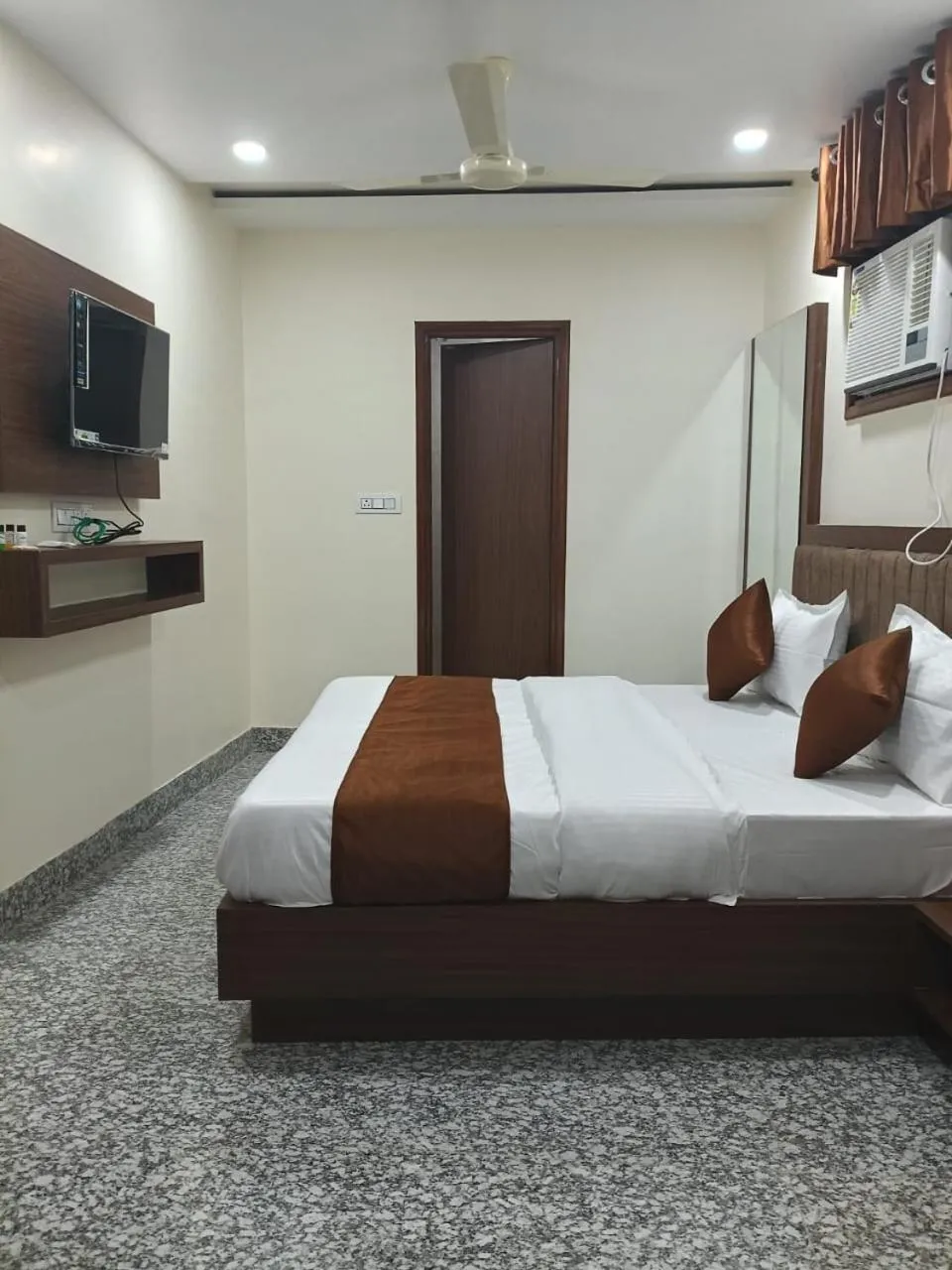 Bedroom, Bed in hotel babu palace