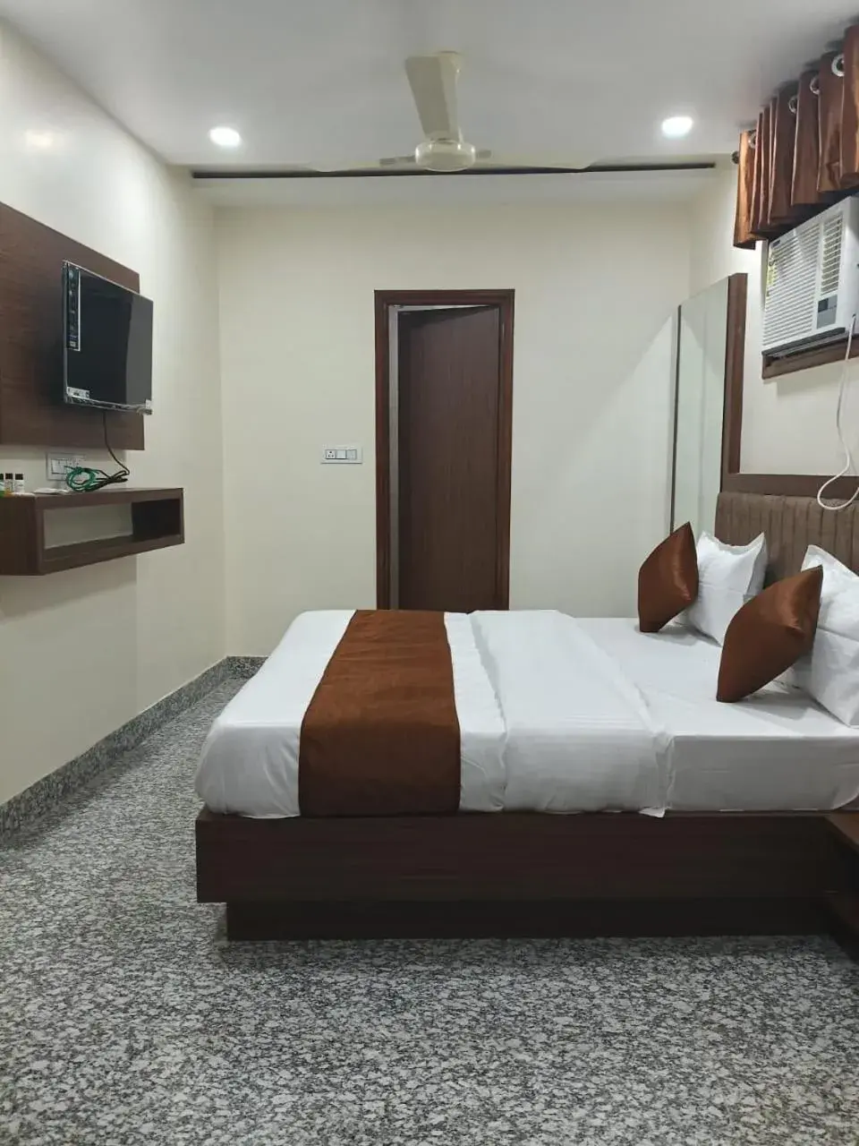 Bedroom, Bed in hotel babu palace Bedroom, Bed in hotel babu palace