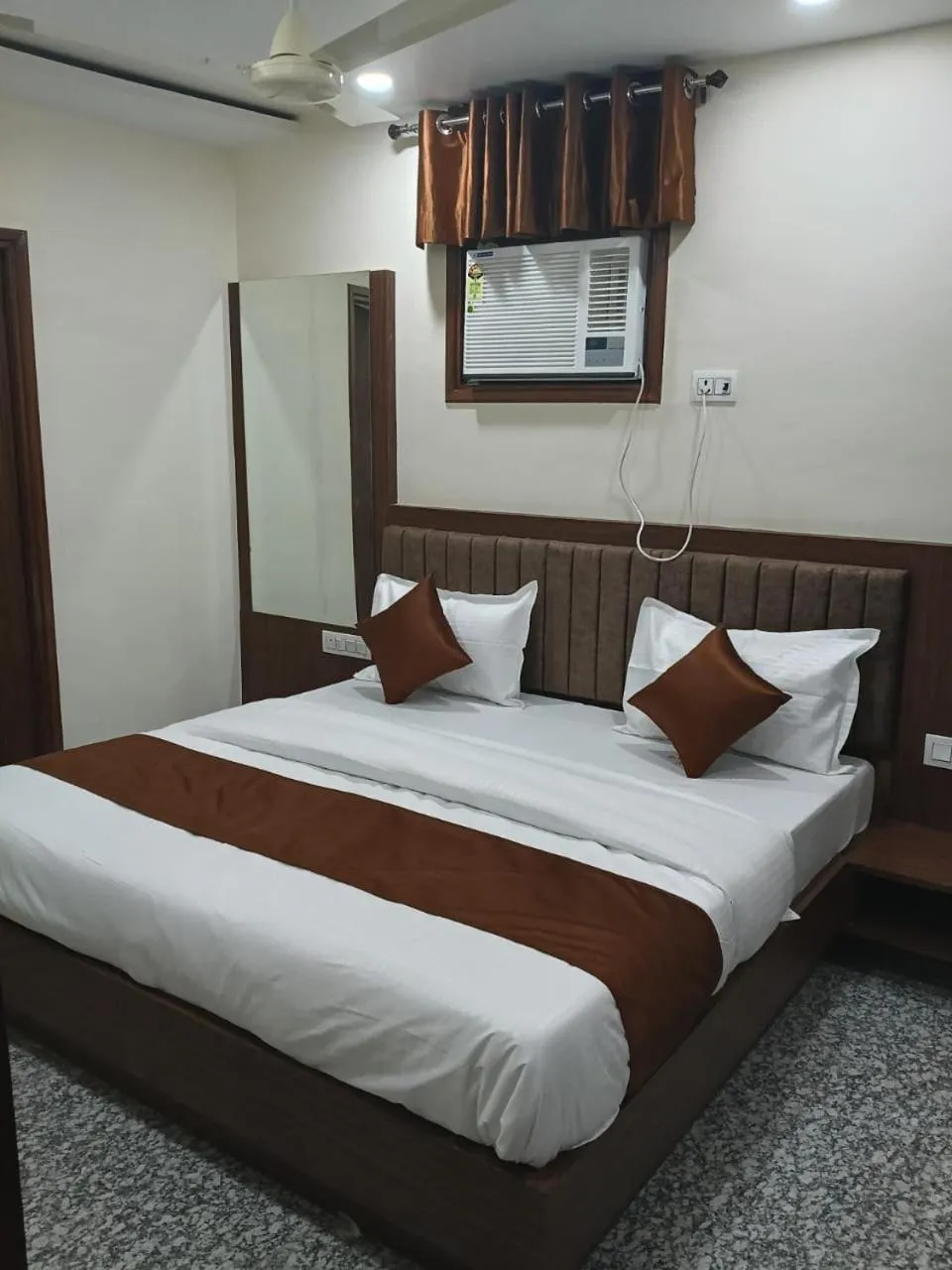 Bedroom, Bed in hotel babu palace