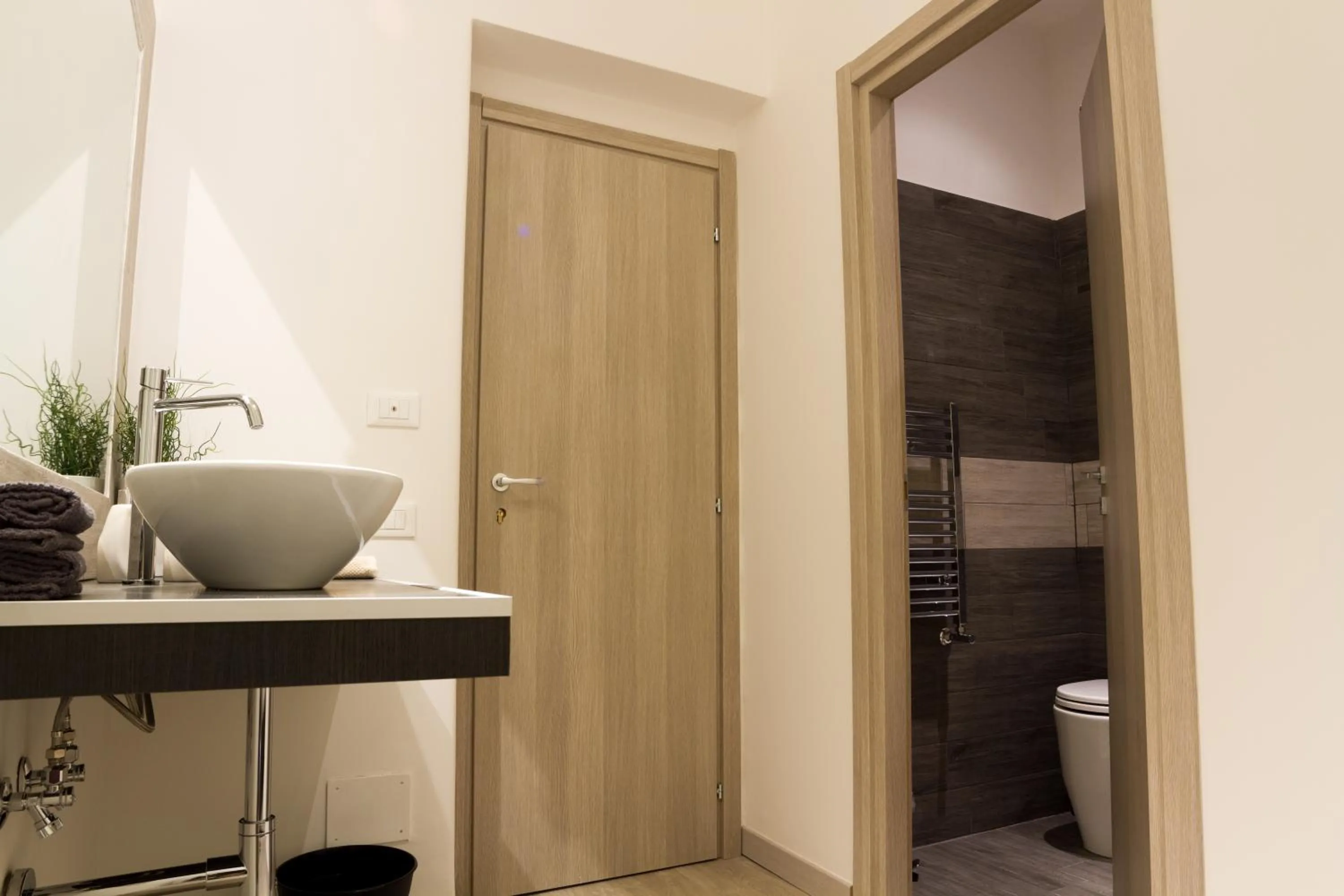 Toilet in Romano Rooms