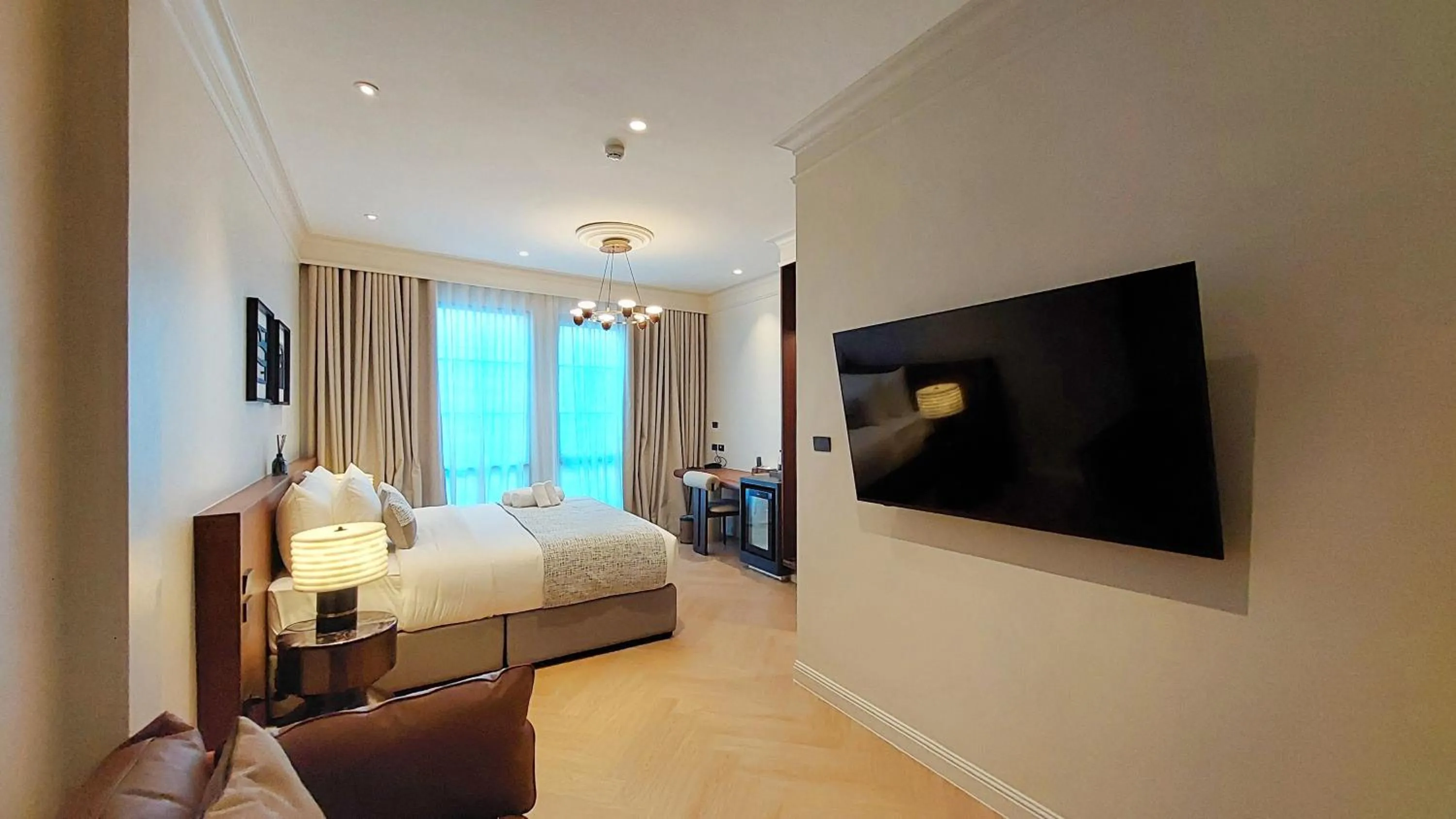 TV and multimedia, Bed in Marwin Monique Hotel