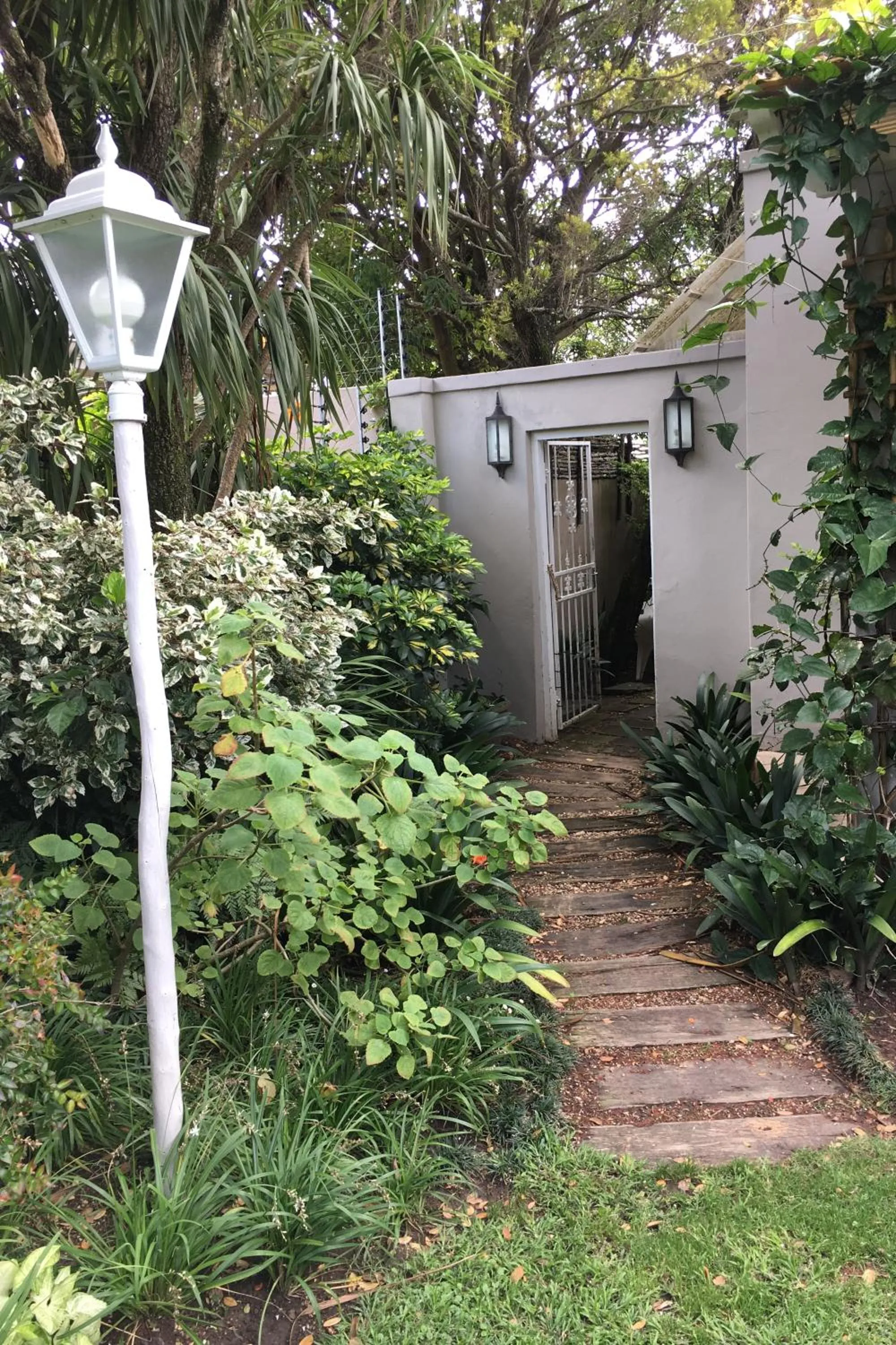 Facade/entrance in Pollock's B&B