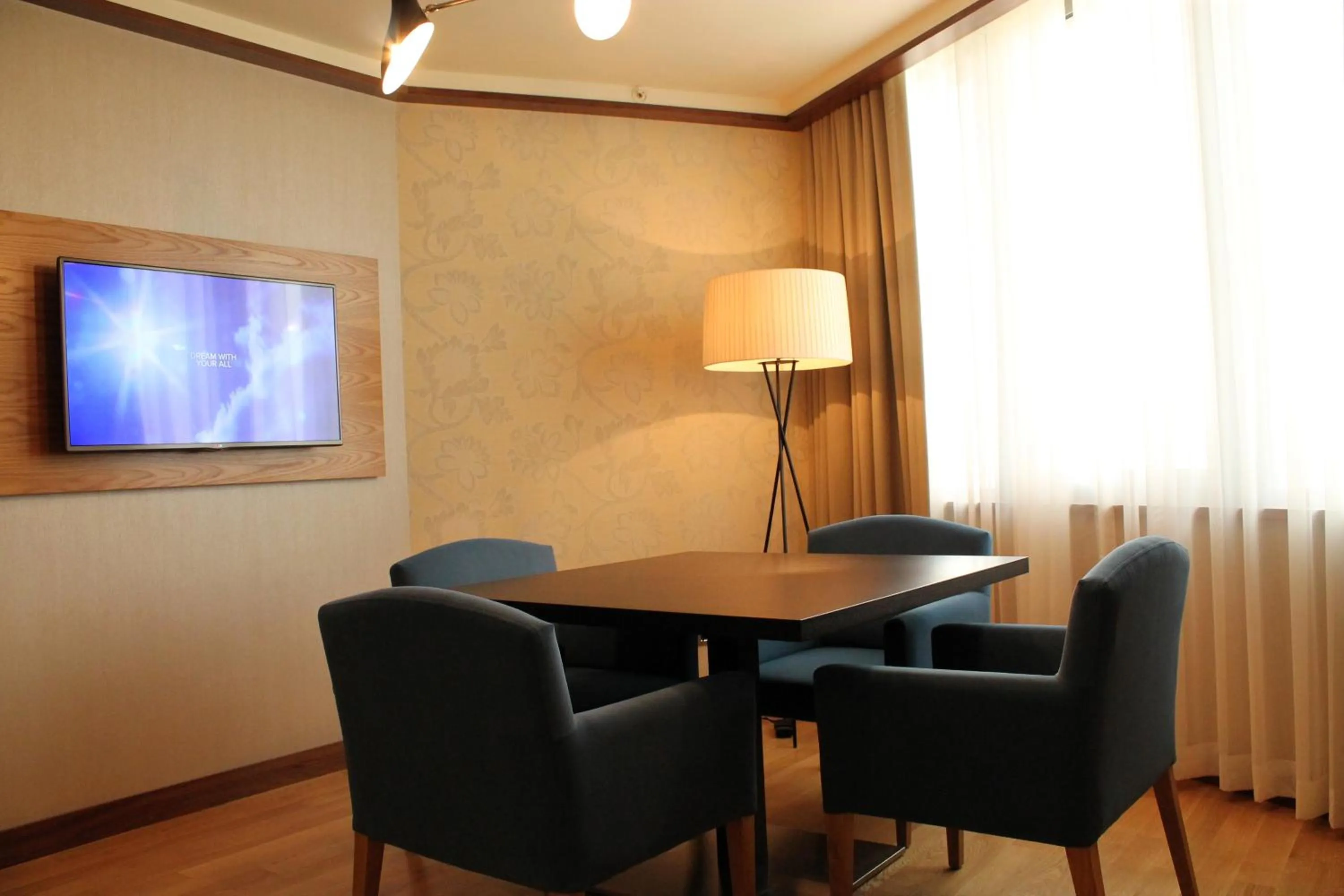 Bedroom in Radisson Blu M'Bamou Palace Hotel, Brazzaville