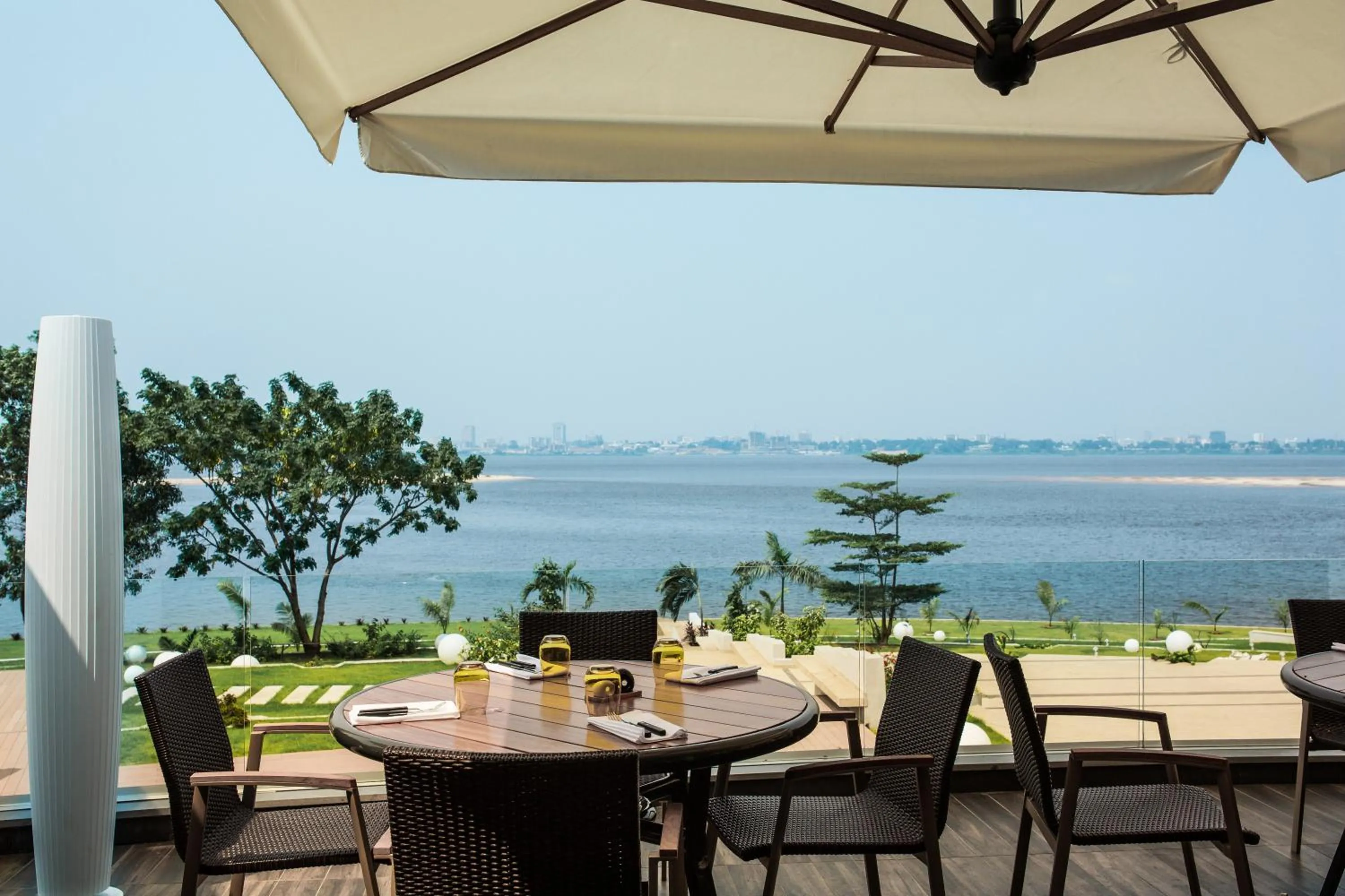 Restaurant/places to eat in Radisson Blu M'Bamou Palace Hotel, Brazzaville