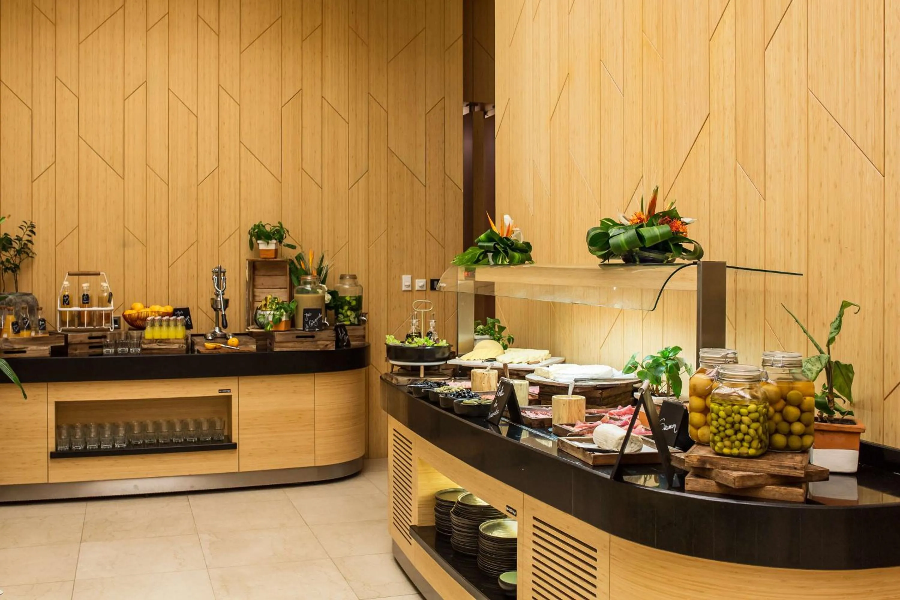 Restaurant/places to eat in Radisson Blu M'Bamou Palace Hotel, Brazzaville