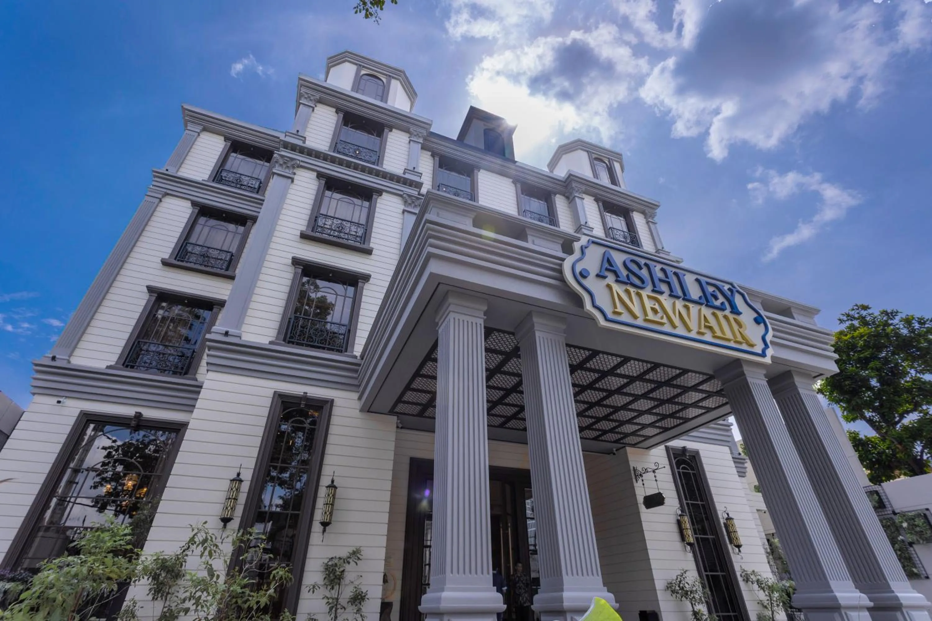 Facade/entrance in ASHLEY NEWAIR Menteng with Air Purifier