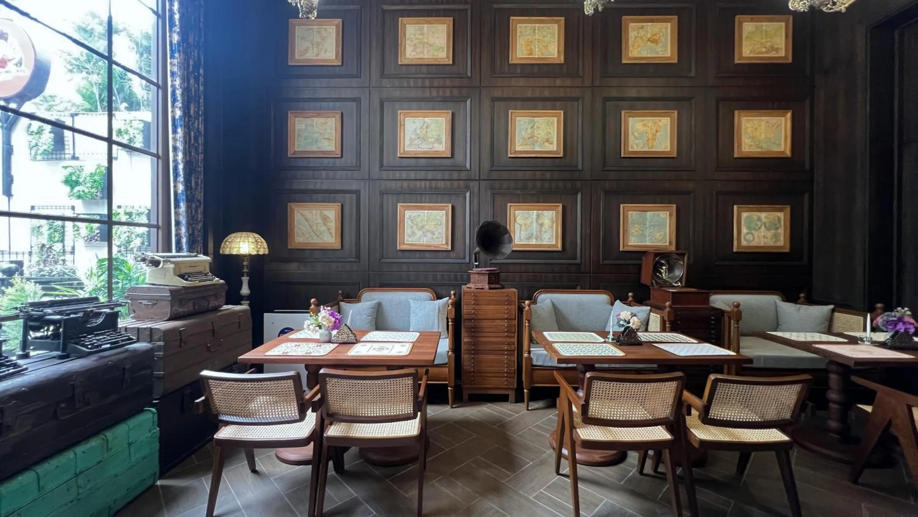 Restaurant/places to eat in ASHLEY NEWAIR Menteng with Air Purifier