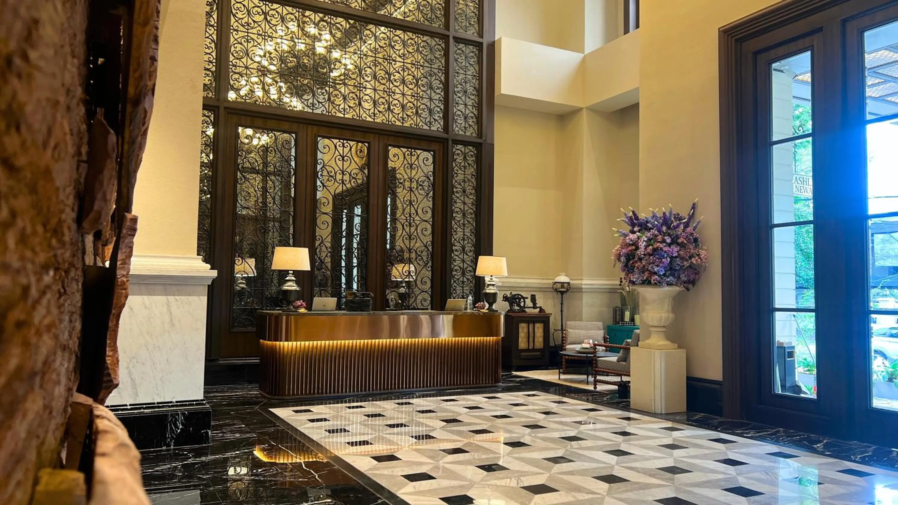 Lobby or reception in ASHLEY NEWAIR Menteng with Air Purifier