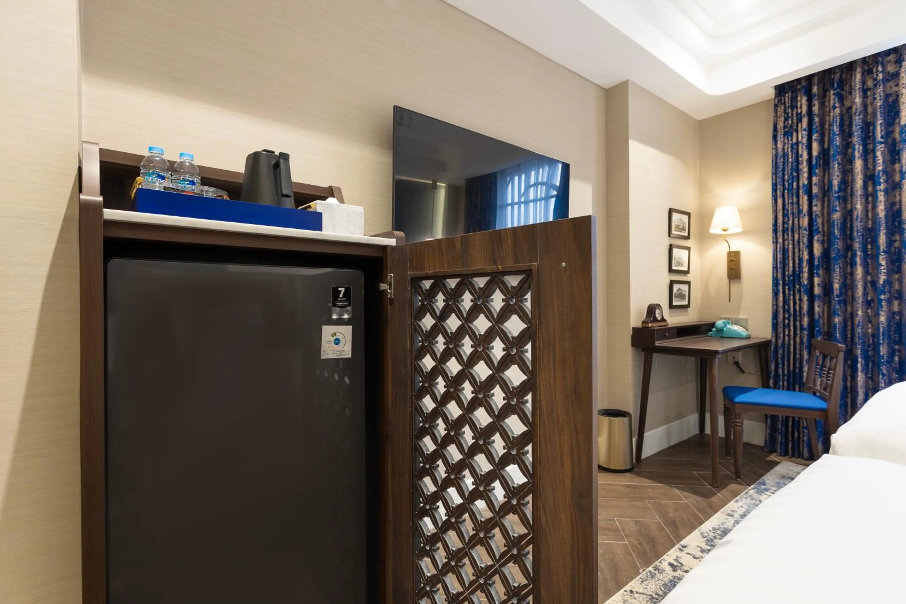 minibar, Bed in ASHLEY NEWAIR Menteng with Air Purifier