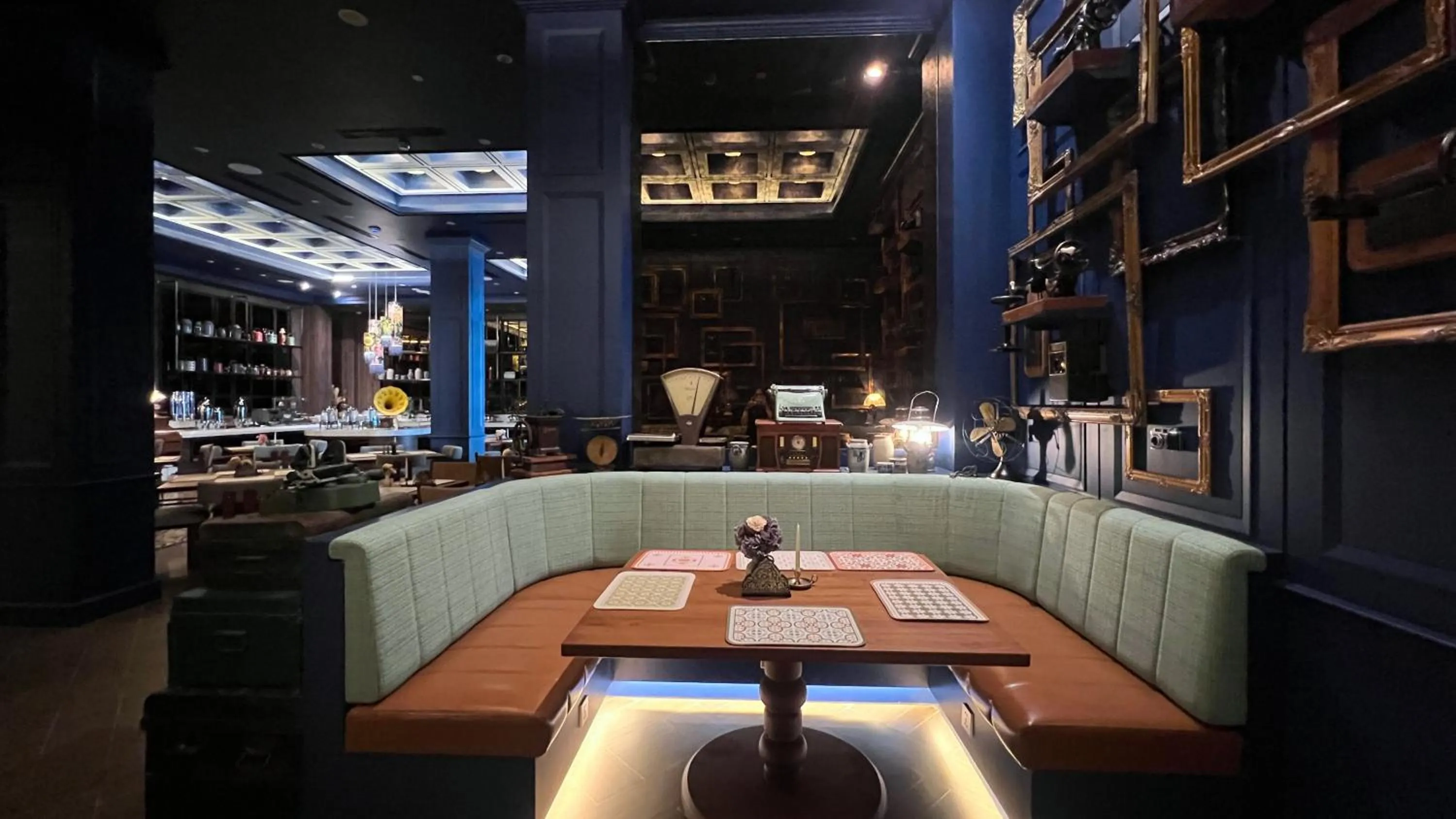 Restaurant/places to eat in ASHLEY NEWAIR Menteng with Air Purifier