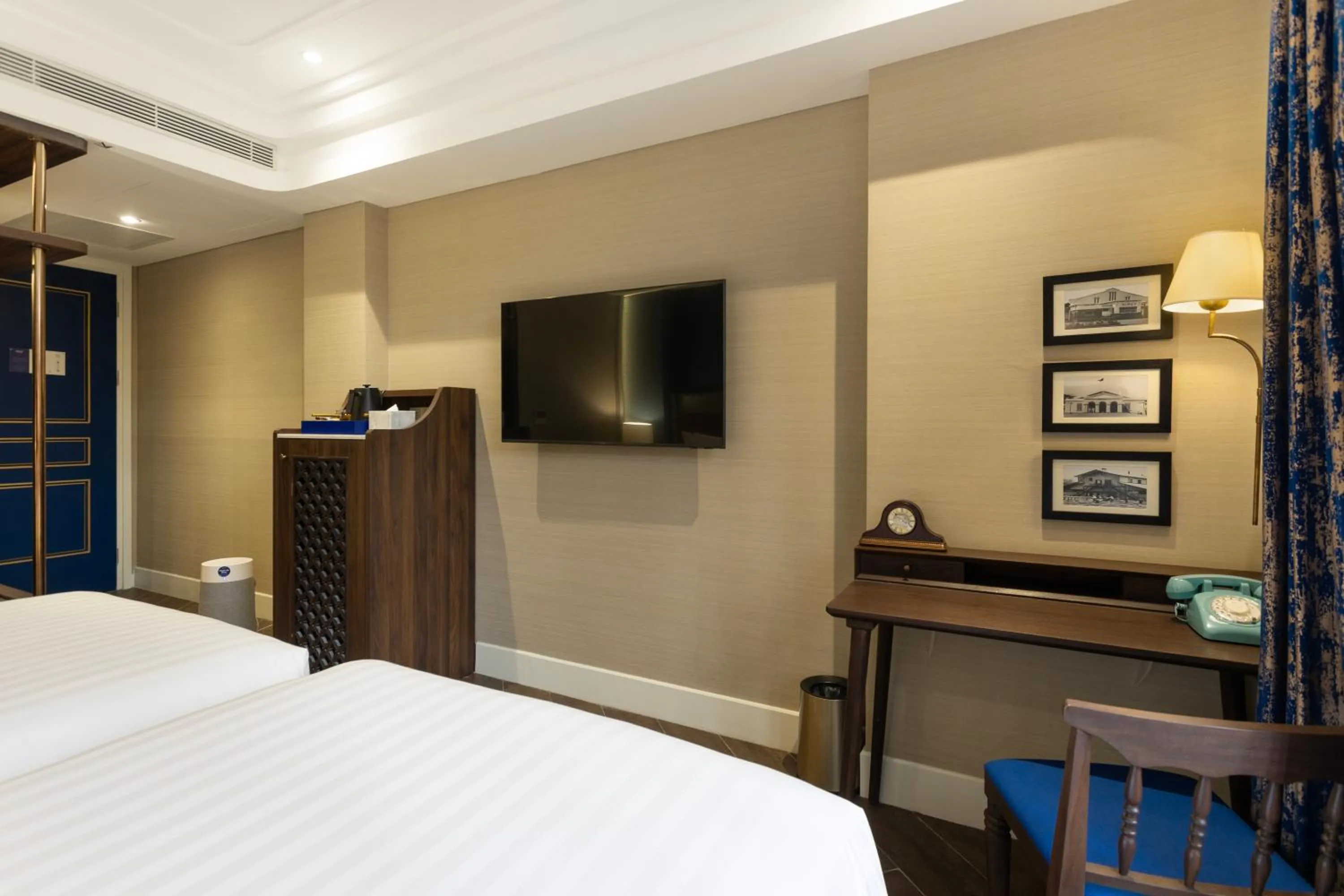 TV and multimedia, Bed in ASHLEY NEWAIR Menteng with Air Purifier