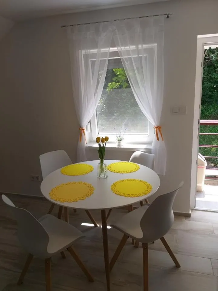 Dining area in Arapartman