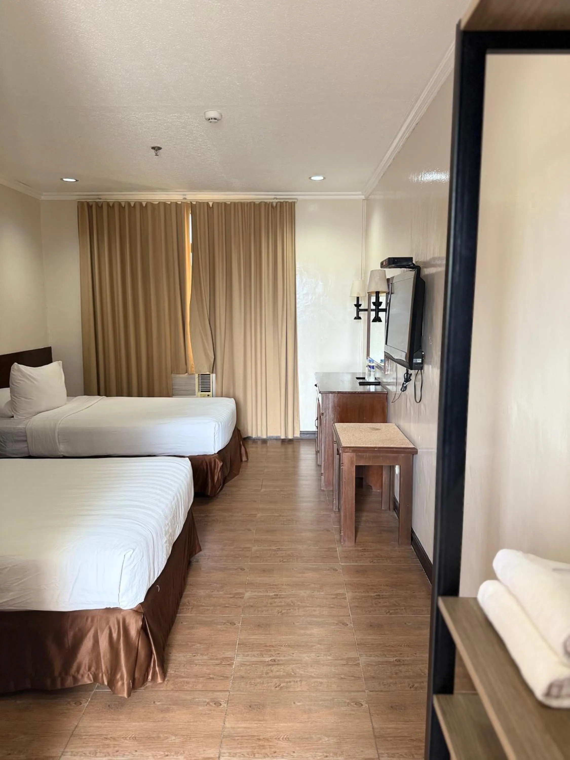 Bed in Dottie's Place Hotel & Restaurant