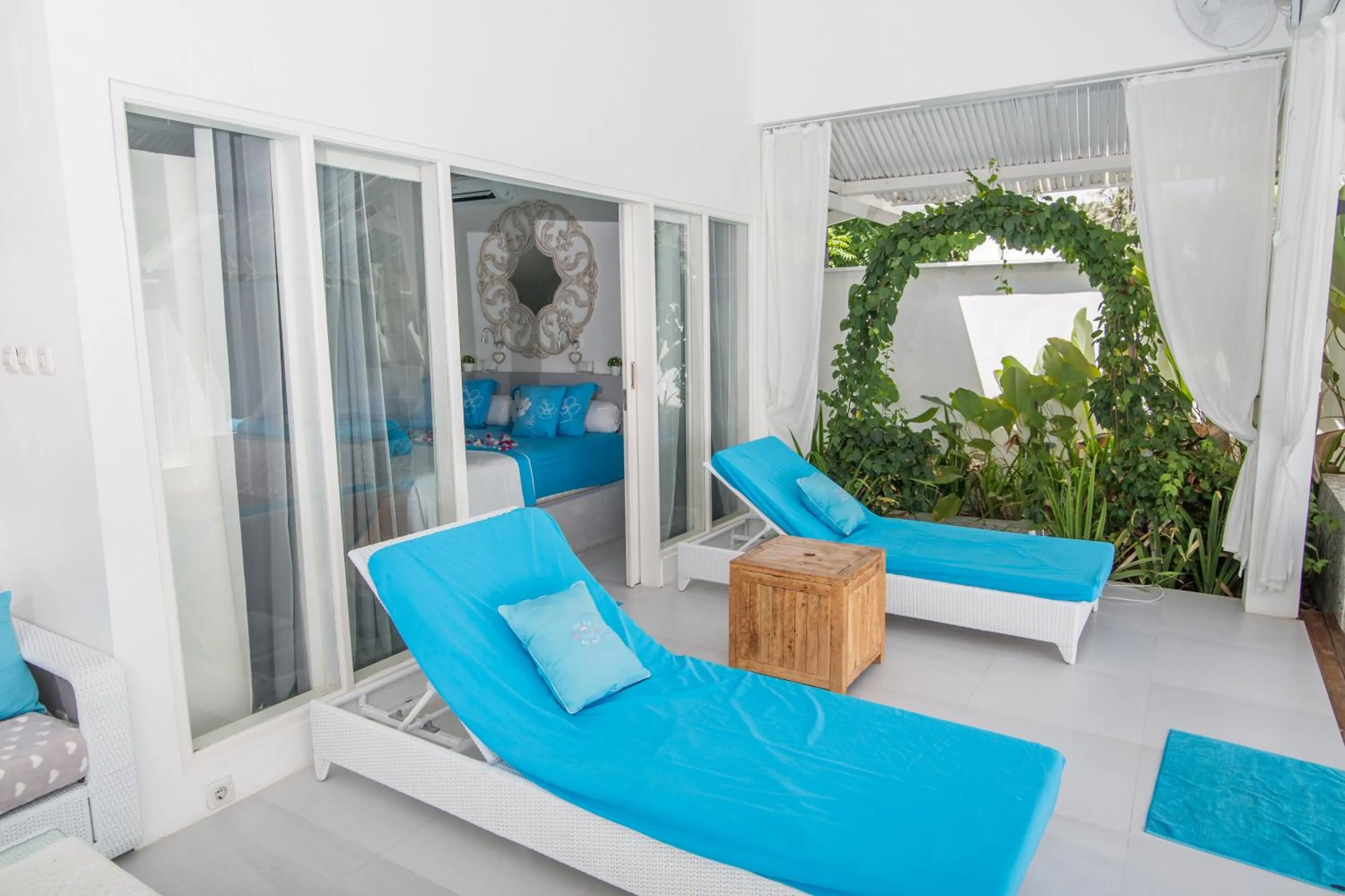 Communal lounge/ TV room in Villa Gili Bali Beach