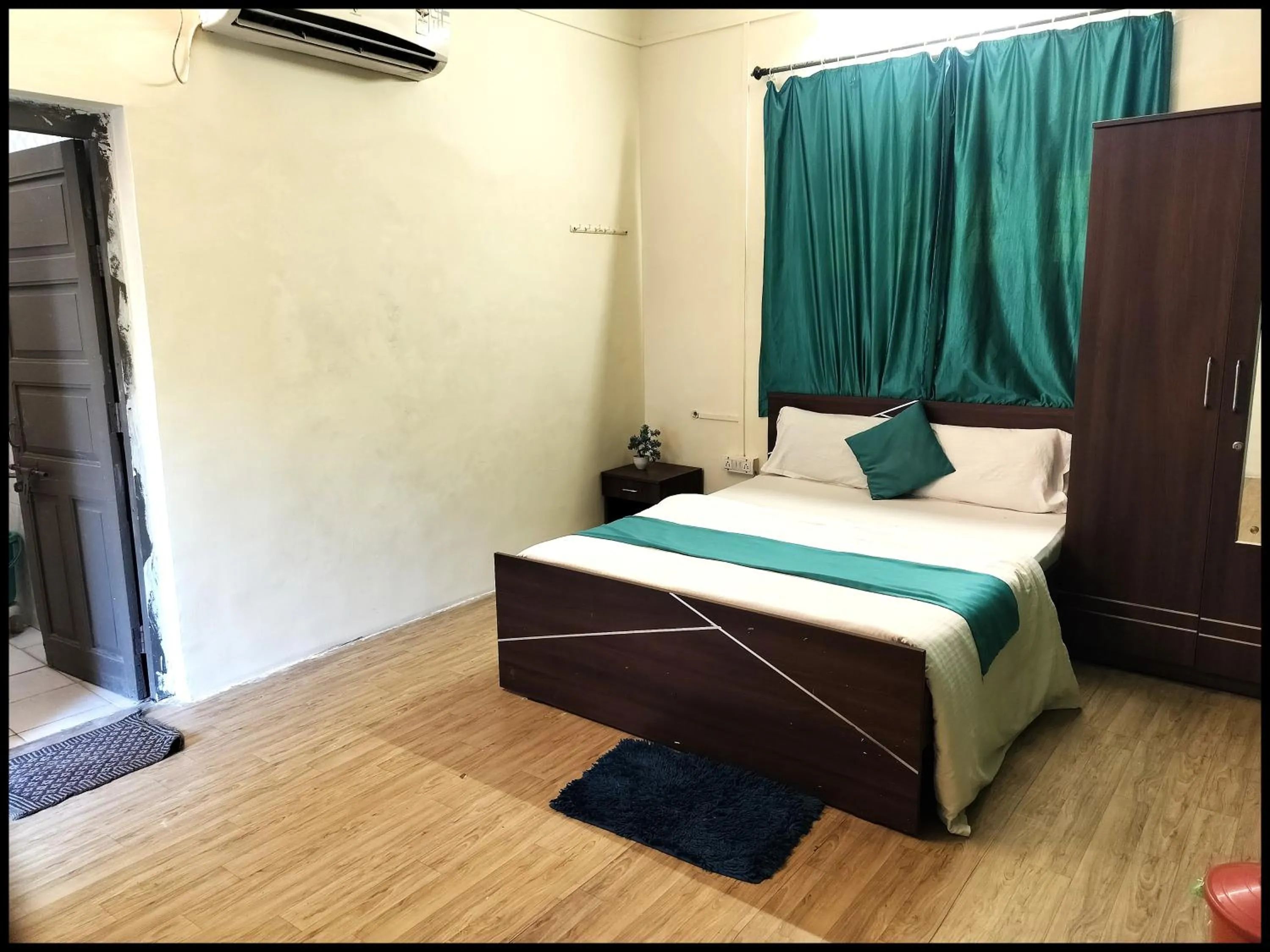 Photo of the whole room, Bed in 6 CR Hotel Natraj RAILWAY STATION
