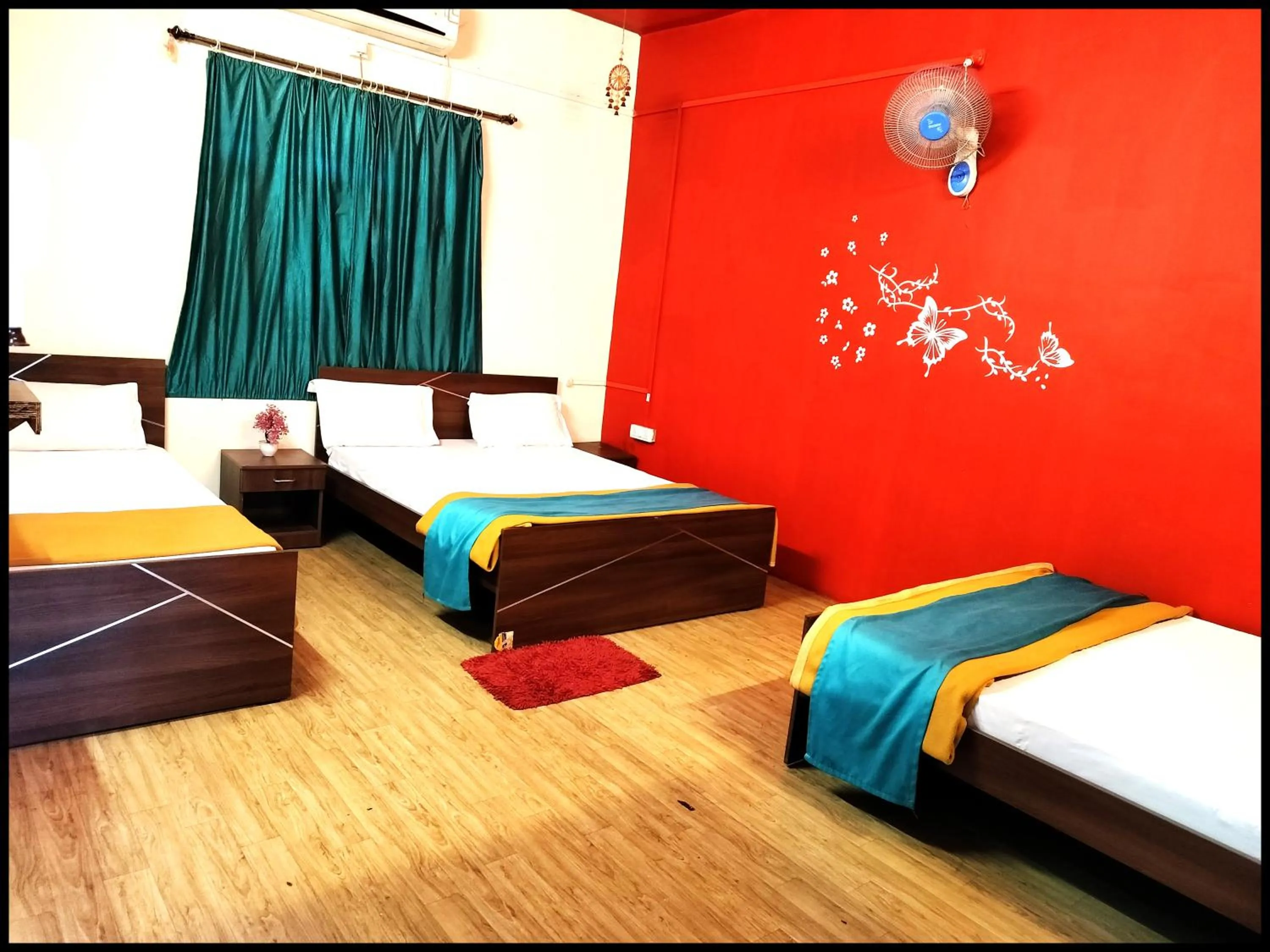 Bed in 6 CR Hotel Natraj RAILWAY STATION
