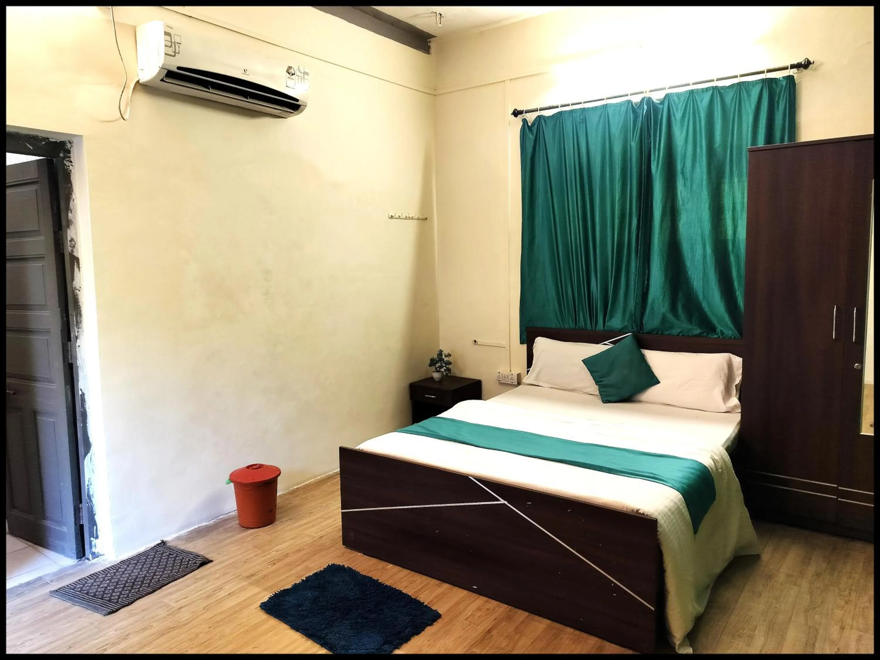 Photo of the whole room, Bed in 6 CR Hotel Natraj RAILWAY STATION