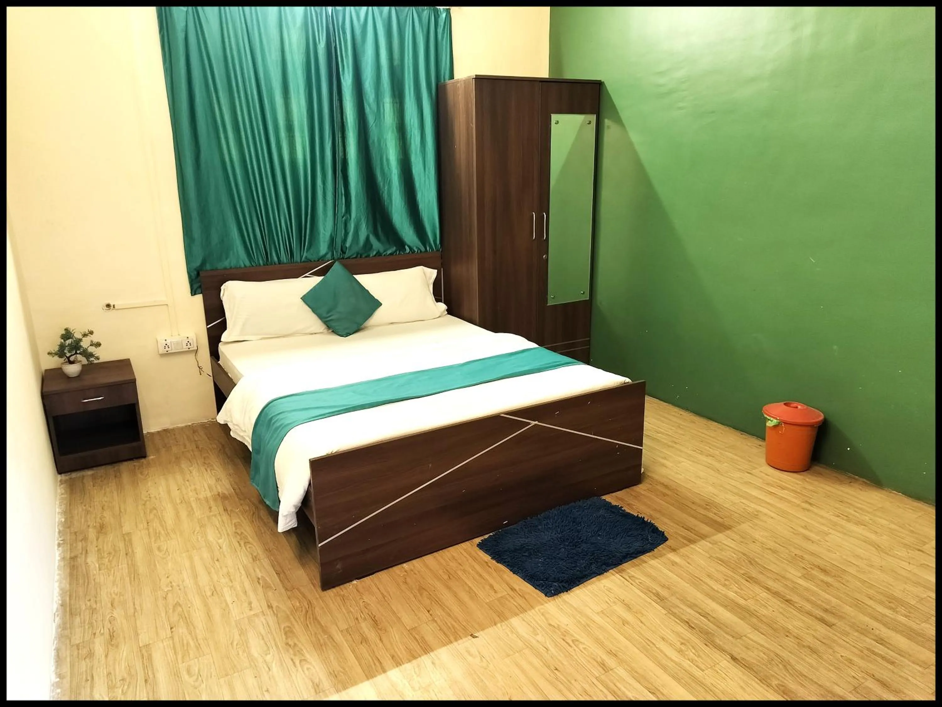 View (from property/room), Bed in 6 CR Hotel Natraj RAILWAY STATION