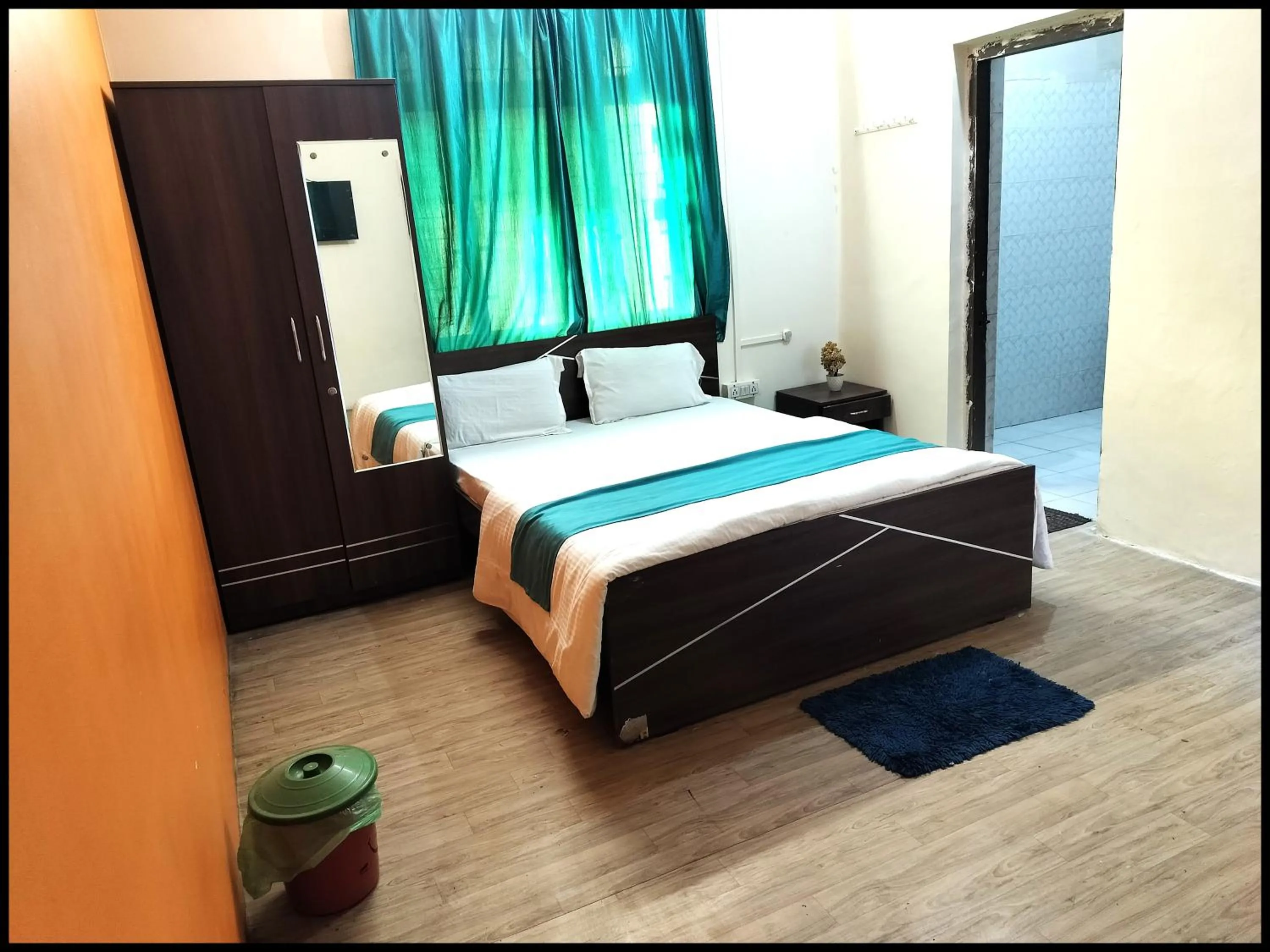 Bed in 6 CR Hotel Natraj RAILWAY STATION