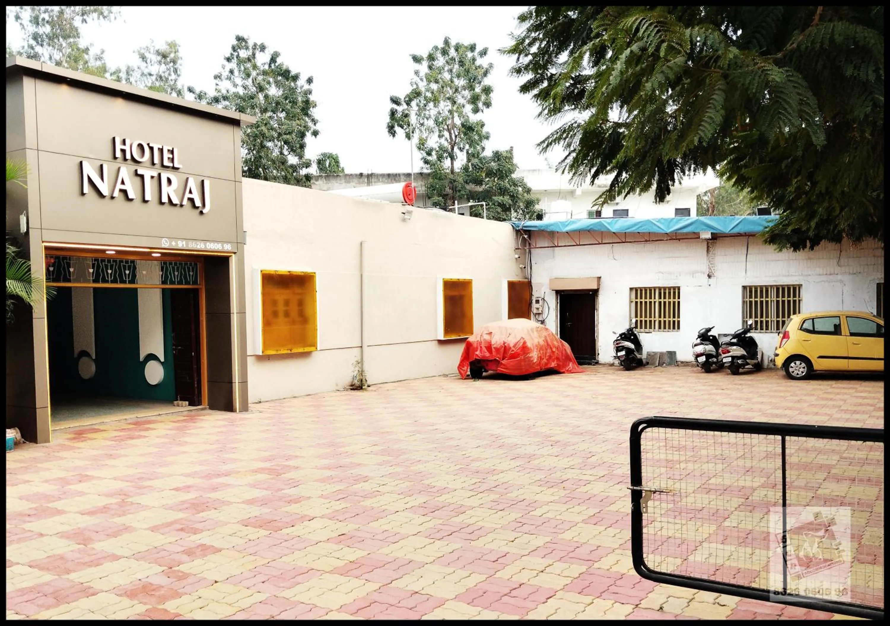Property building in 6 CR Hotel Natraj RAILWAY STATION