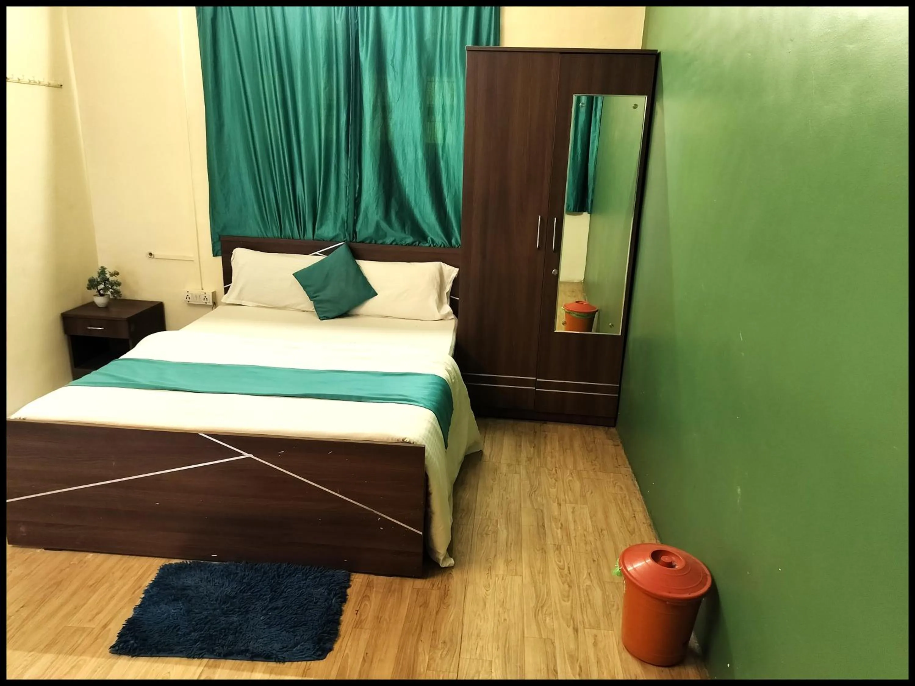 Bed in 6 CR Hotel Natraj RAILWAY STATION