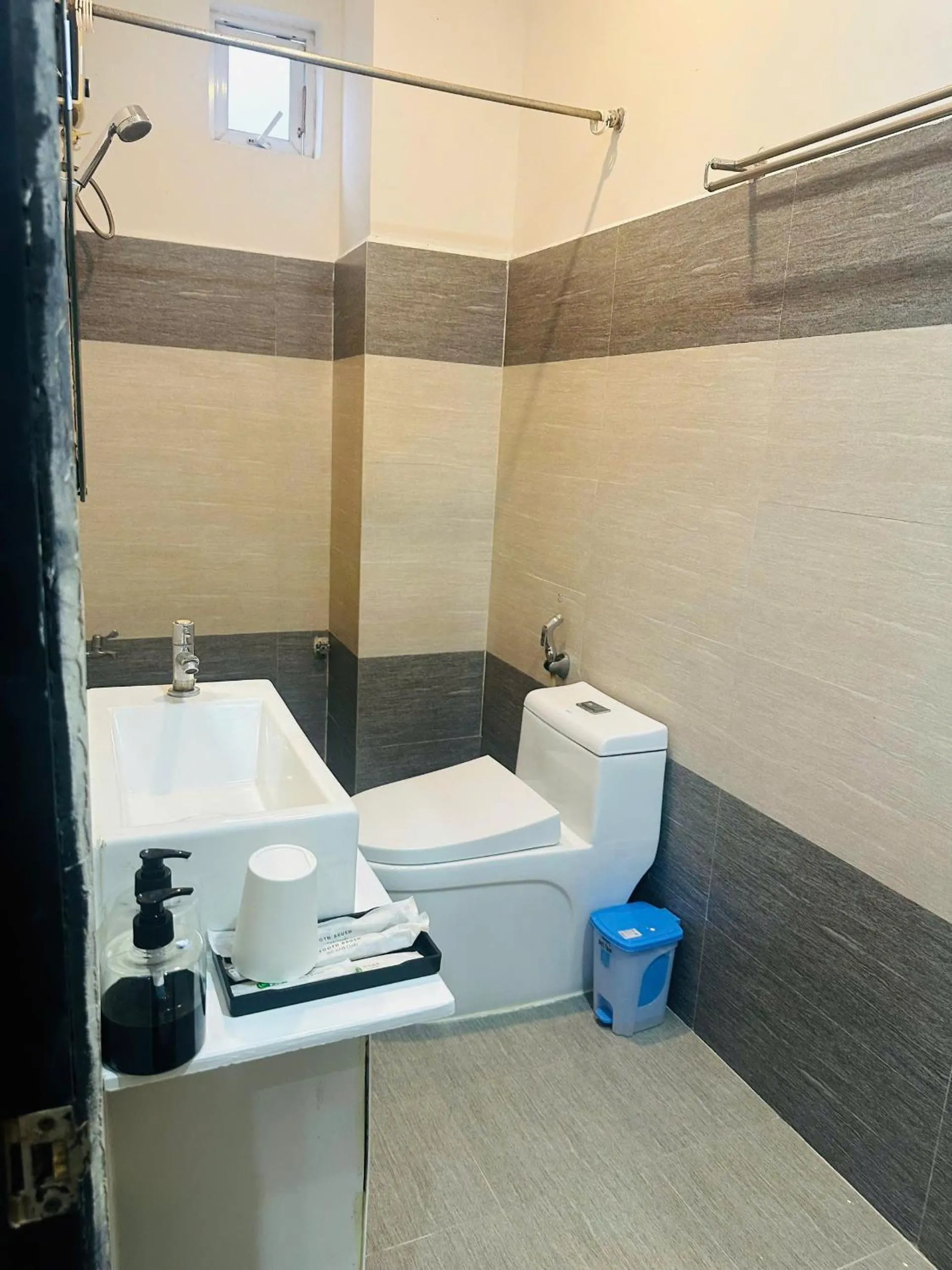Toilet in Full House Hotel Apartment