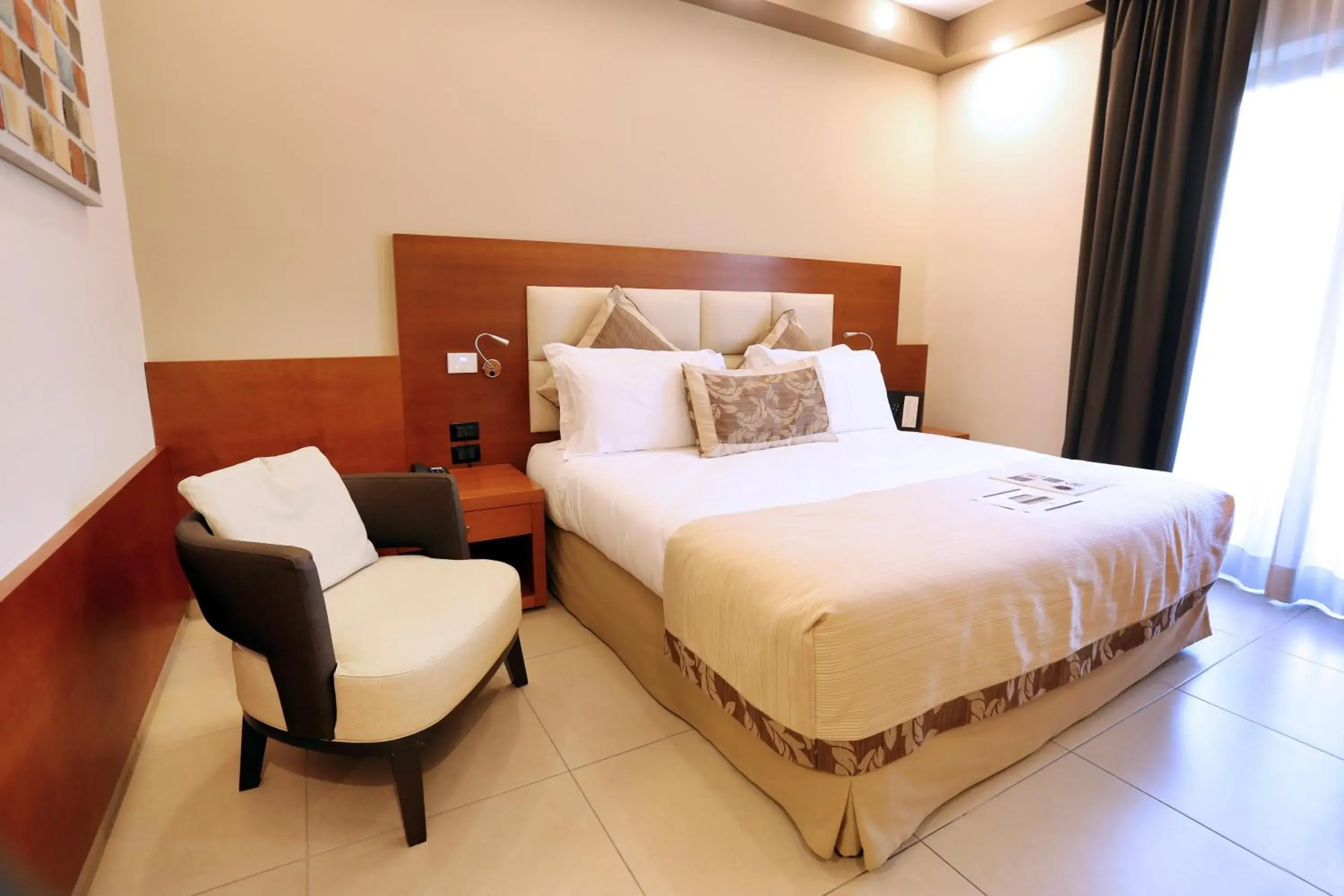 Comfort Queen Room in Hotel Agora Sure Hotel Collection by Best Western Comfort Queen Room in Hotel Agora Sure Hotel Collection by Best Western