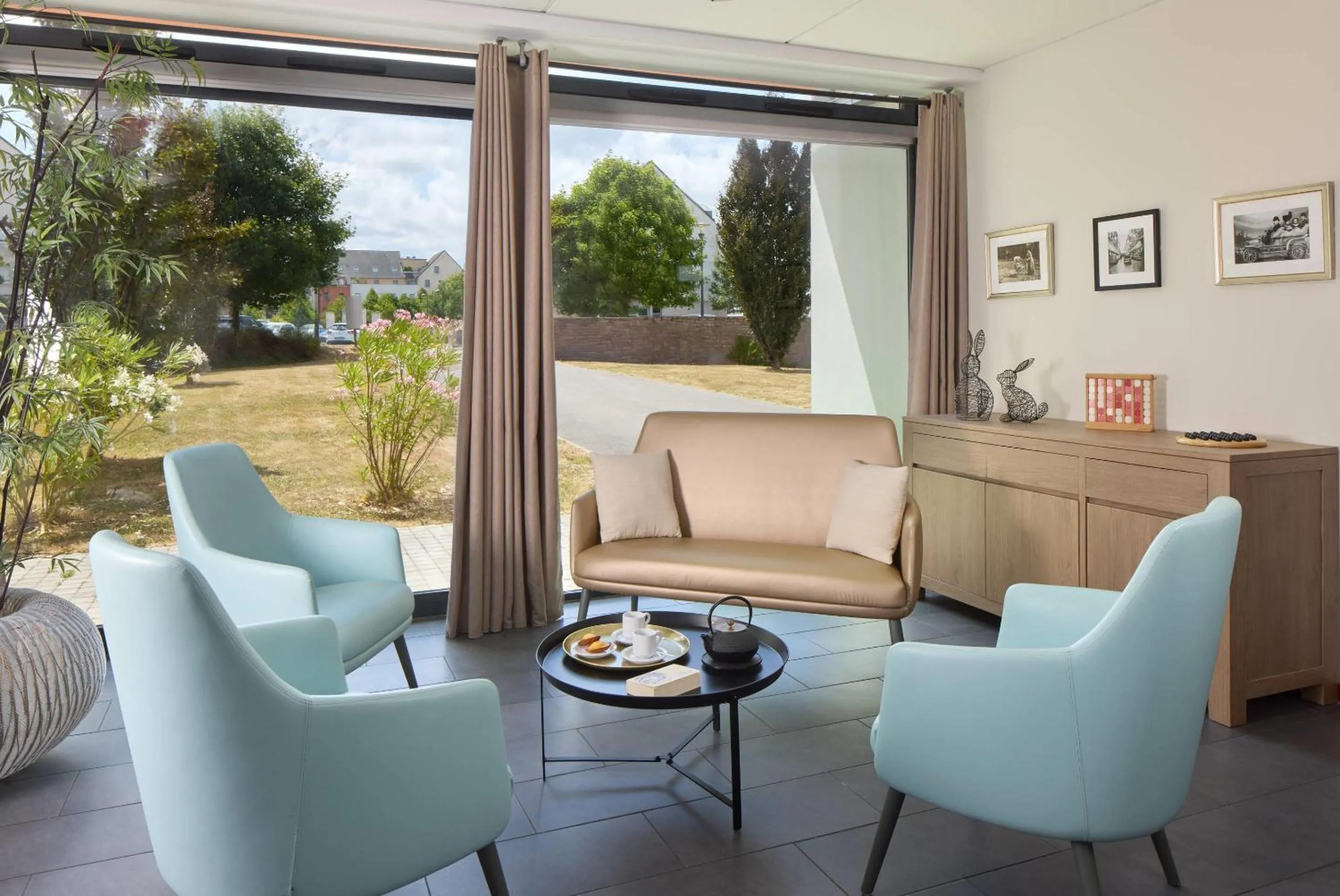 Lobby or reception in Quality Aparthotel Portes de Rennes