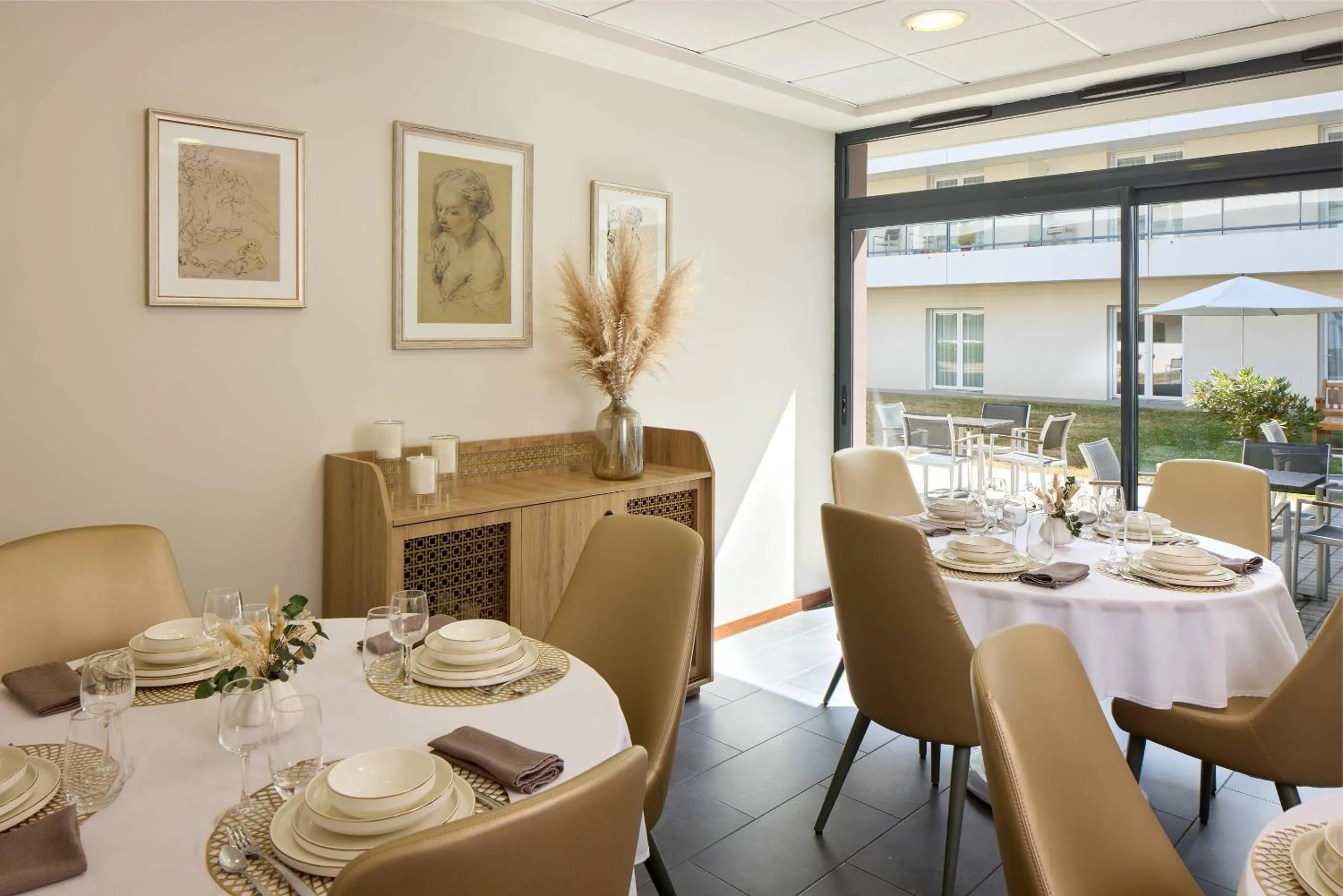 Breakfast in Quality Aparthotel Portes de Rennes