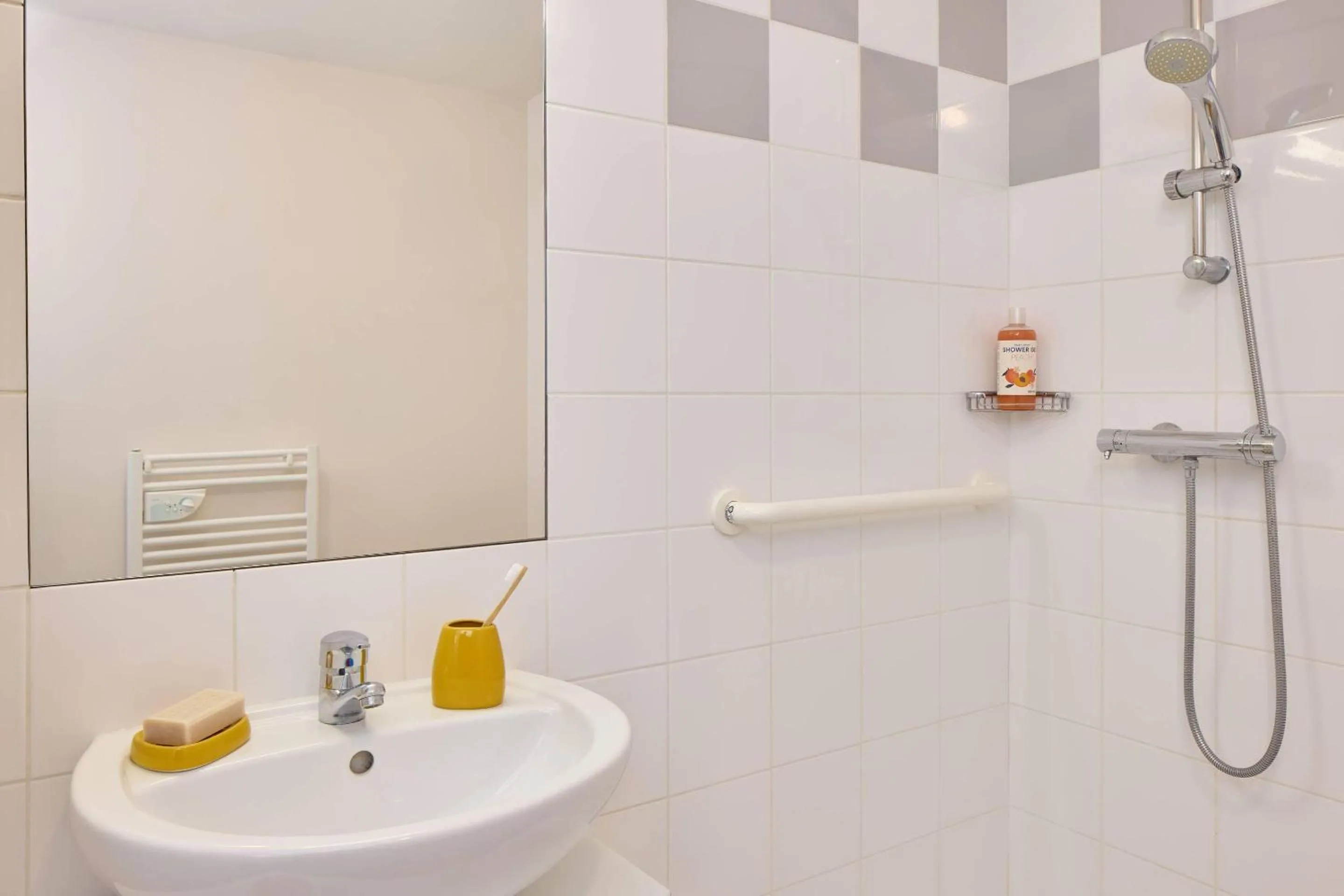 Bathroom in Quality Aparthotel Portes de Rennes