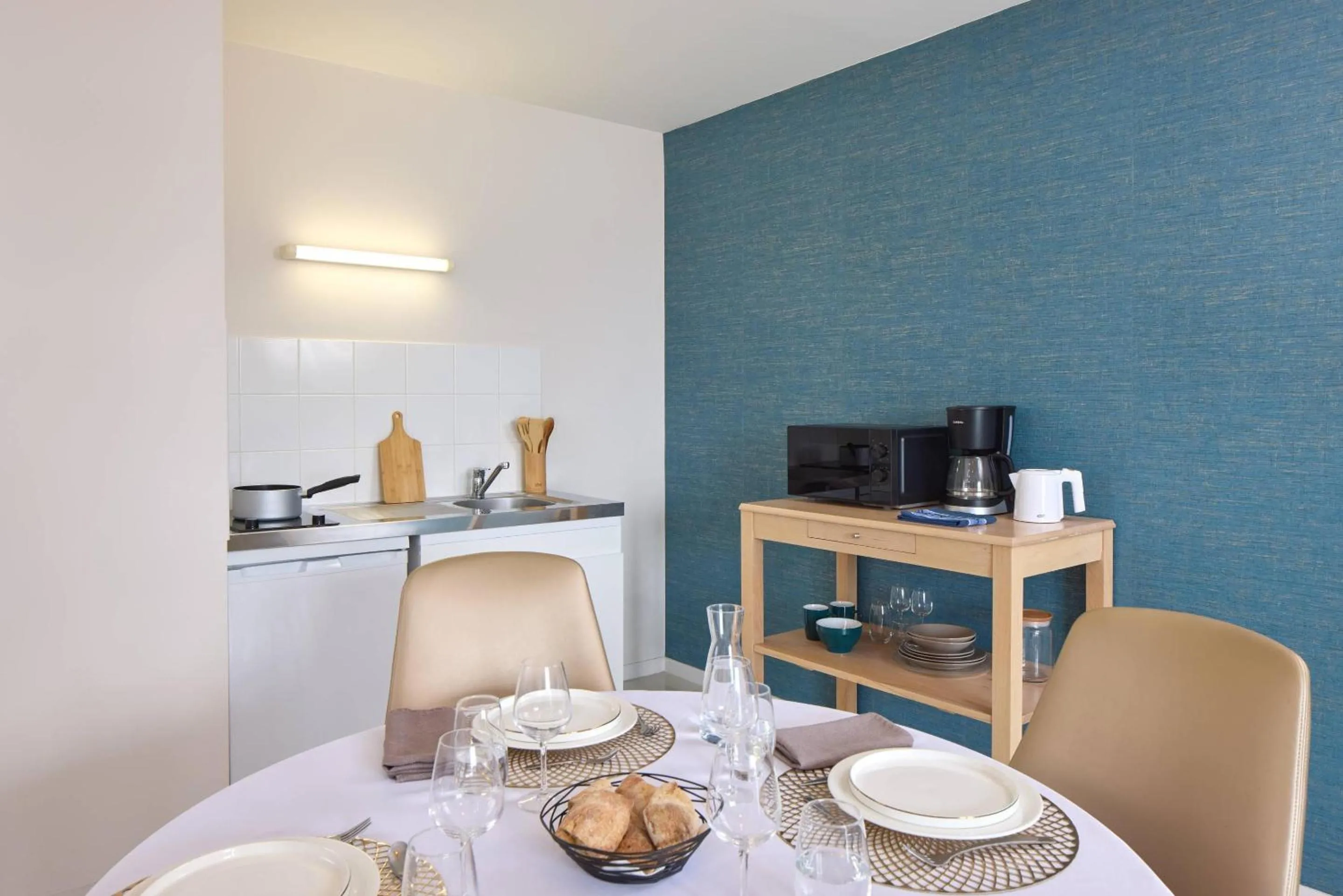 Kitchen or kitchenette in Quality Aparthotel Portes de Rennes